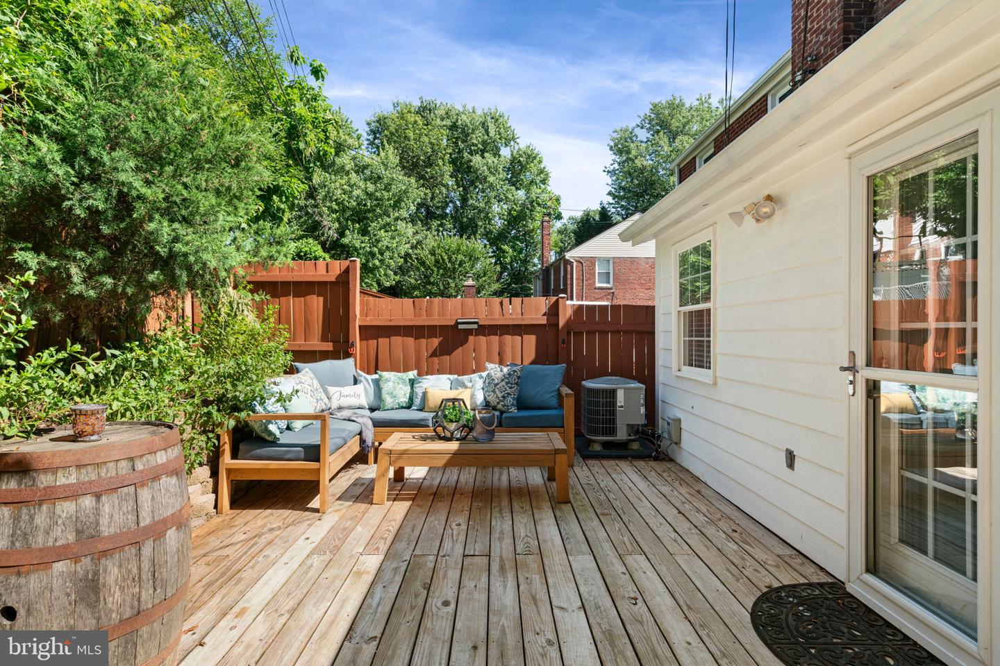 5909 EDGEHILL DR, ALEXANDRIA, Virginia 22303, 3 Bedrooms Bedrooms, ,2 BathroomsBathrooms,Residential,For sale,5909 EDGEHILL DR,VAFX2248856 MLS # VAFX2248856