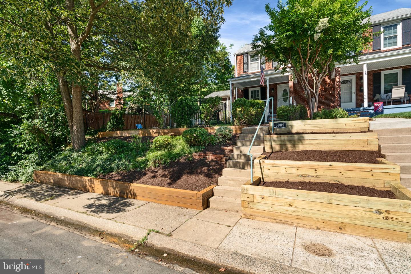 5909 EDGEHILL DR, ALEXANDRIA, Virginia 22303, 3 Bedrooms Bedrooms, ,2 BathroomsBathrooms,Residential,For sale,5909 EDGEHILL DR,VAFX2248856 MLS # VAFX2248856