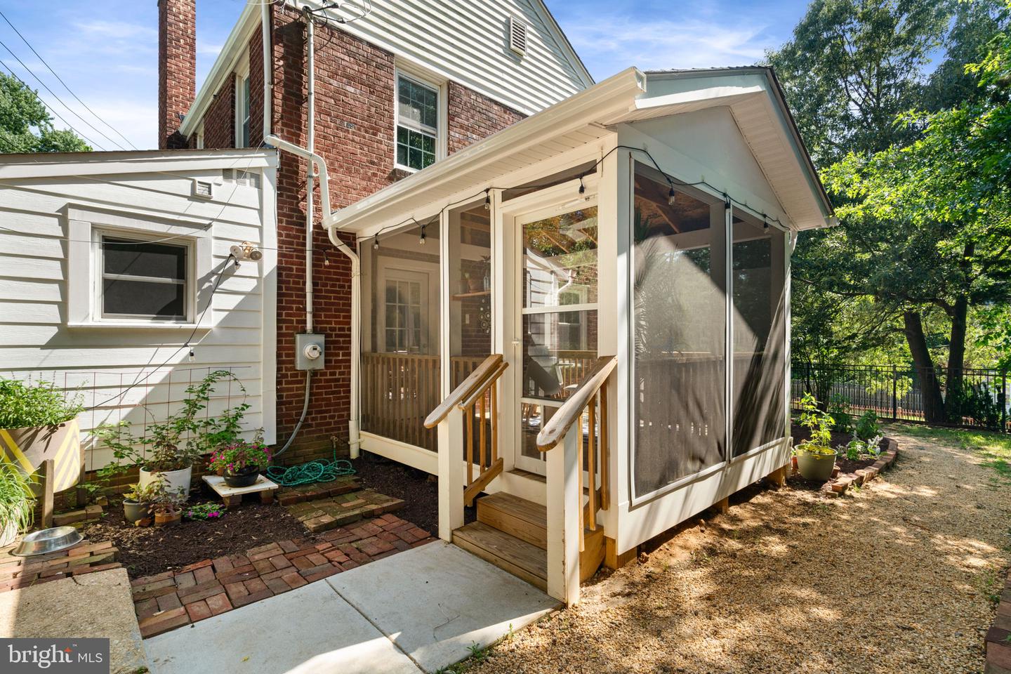 5909 EDGEHILL DR, ALEXANDRIA, Virginia 22303, 3 Bedrooms Bedrooms, ,2 BathroomsBathrooms,Residential,For sale,5909 EDGEHILL DR,VAFX2248856 MLS # VAFX2248856