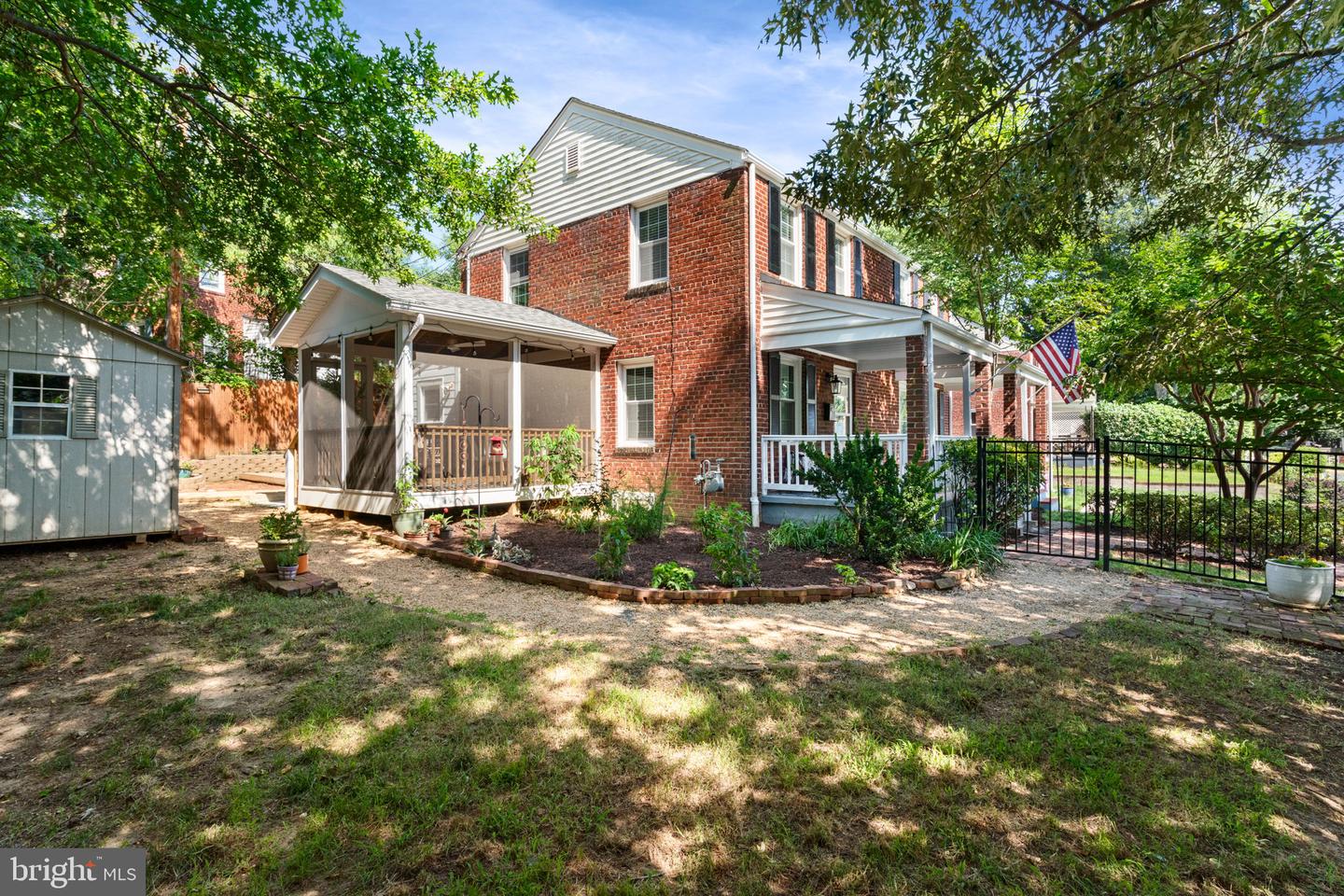 5909 EDGEHILL DR, ALEXANDRIA, Virginia 22303, 3 Bedrooms Bedrooms, ,2 BathroomsBathrooms,Residential,For sale,5909 EDGEHILL DR,VAFX2248856 MLS # VAFX2248856