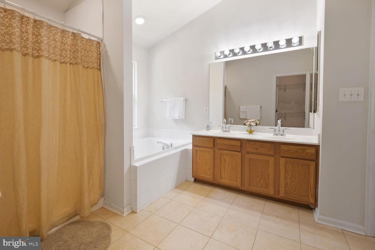 25817 SPRING FARM CIR, CHANTILLY, Virginia 20152, 4 Bedrooms Bedrooms, ,3 BathroomsBathrooms,Residential,For sale,25817 SPRING FARM CIR,VALO2099956 MLS # VALO2099956