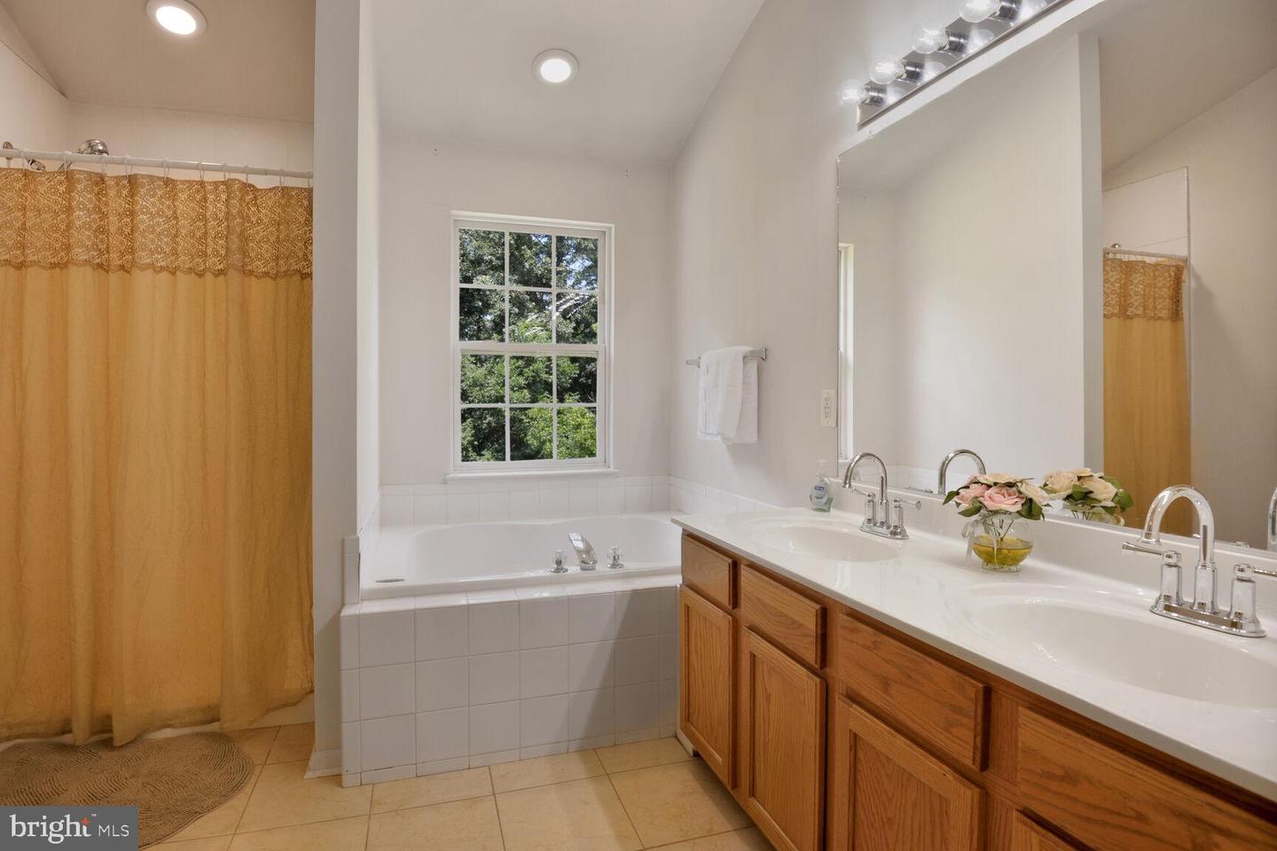 25817 SPRING FARM CIR, CHANTILLY, Virginia 20152, 4 Bedrooms Bedrooms, ,3 BathroomsBathrooms,Residential,For sale,25817 SPRING FARM CIR,VALO2099956 MLS # VALO2099956