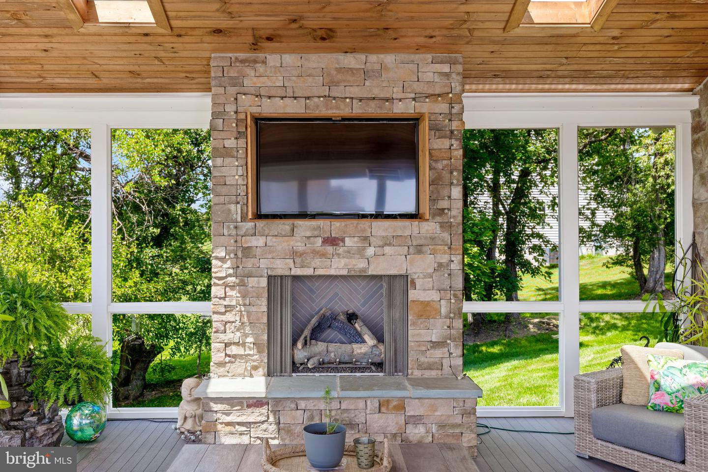 15019 LYNNFORD CT, WATERFORD, Virginia 20197, 4 Bedrooms Bedrooms, ,4 BathroomsBathrooms,Residential,For sale,15019 LYNNFORD CT,VALO2100000 MLS # VALO2100000