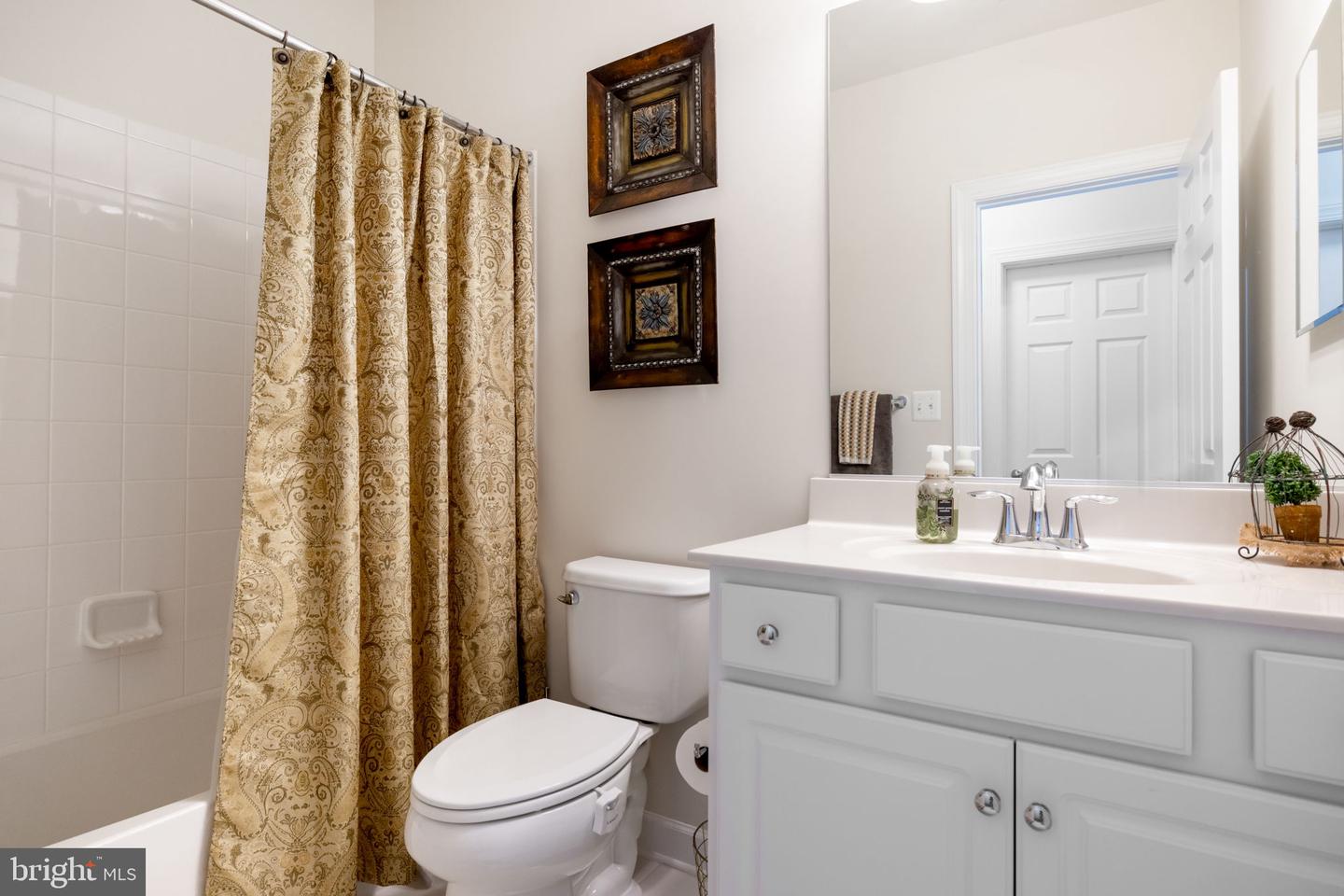 15019 LYNNFORD CT, WATERFORD, Virginia 20197, 4 Bedrooms Bedrooms, ,4 BathroomsBathrooms,Residential,For sale,15019 LYNNFORD CT,VALO2100000 MLS # VALO2100000