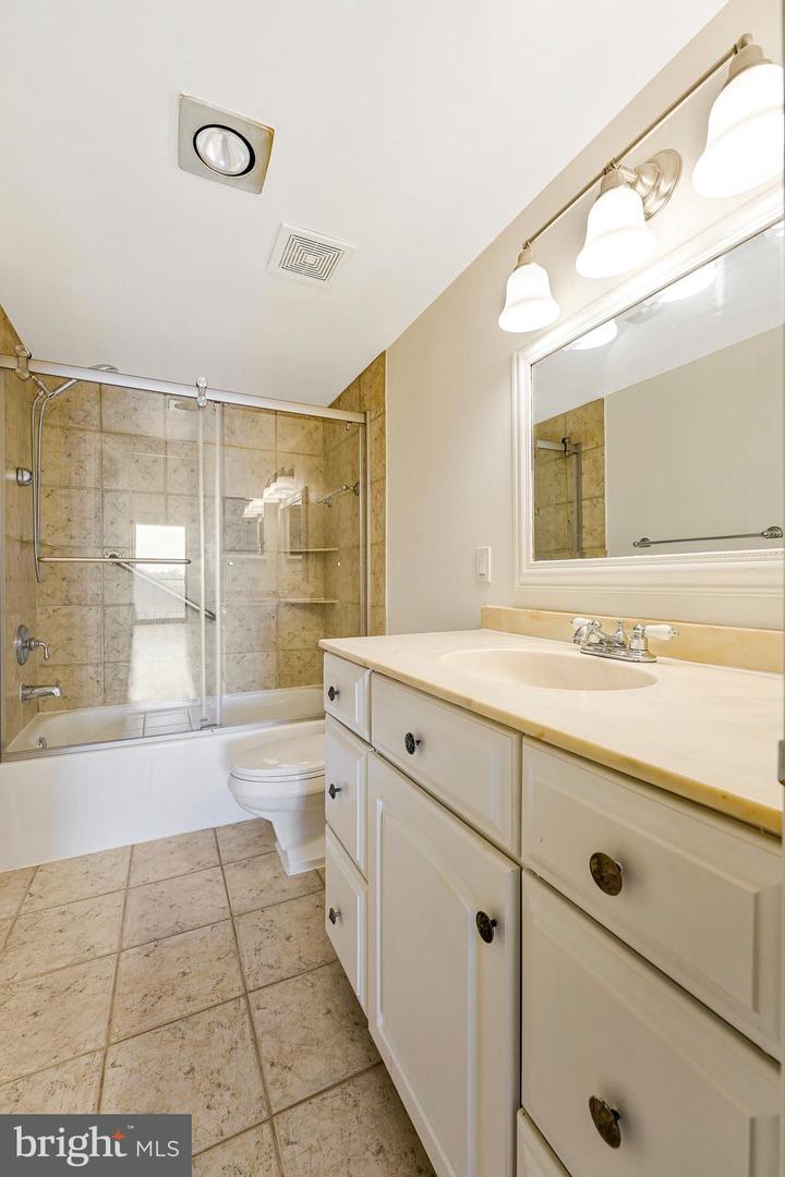 1800 OLD MEADOW RD #903, MCLEAN, Virginia 22102, 2 Bedrooms Bedrooms, ,2 BathroomsBathrooms,Residential,For sale,1800 OLD MEADOW RD #903,VAFX2249014 MLS # VAFX2249014
