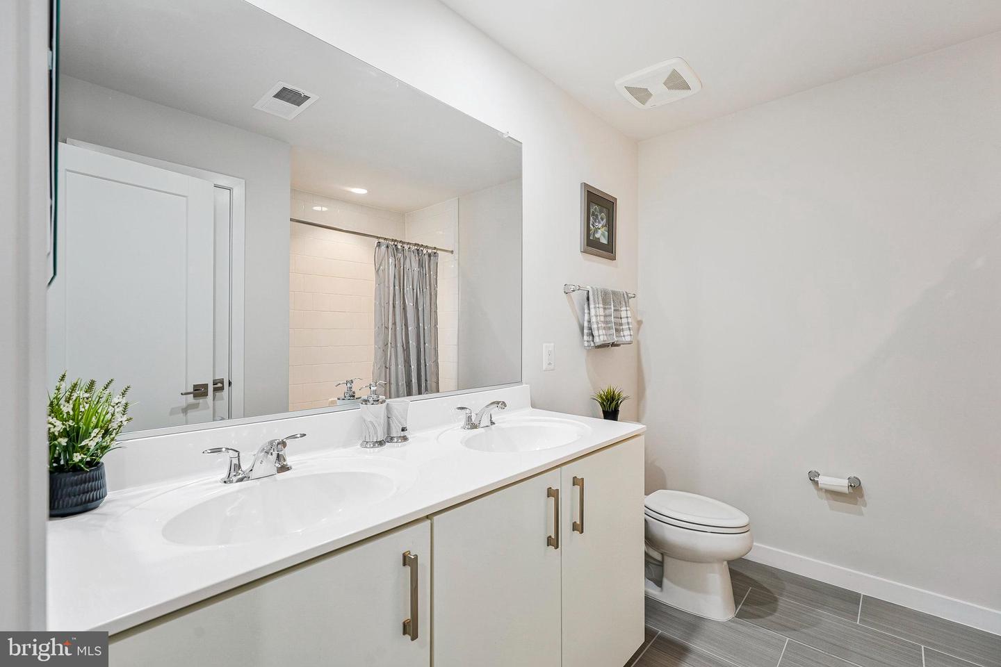 25038 WOODLAND IRIS DR, ALDIE, Virginia 20105, 4 Bedrooms Bedrooms, ,3 BathroomsBathrooms,Residential,For sale,25038 WOODLAND IRIS DR,VALO2100076 MLS # VALO2100076