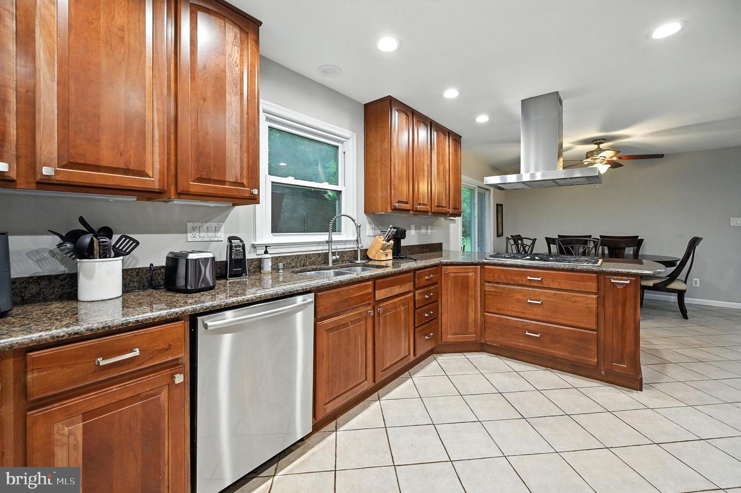 7205 SILVER BEECH LN, WARRENTON, Virginia 20187, 4 Bedrooms Bedrooms, ,3 BathroomsBathrooms,Residential,For sale,7205 SILVER BEECH LN,VAFQ2017130 MLS # VAFQ2017130