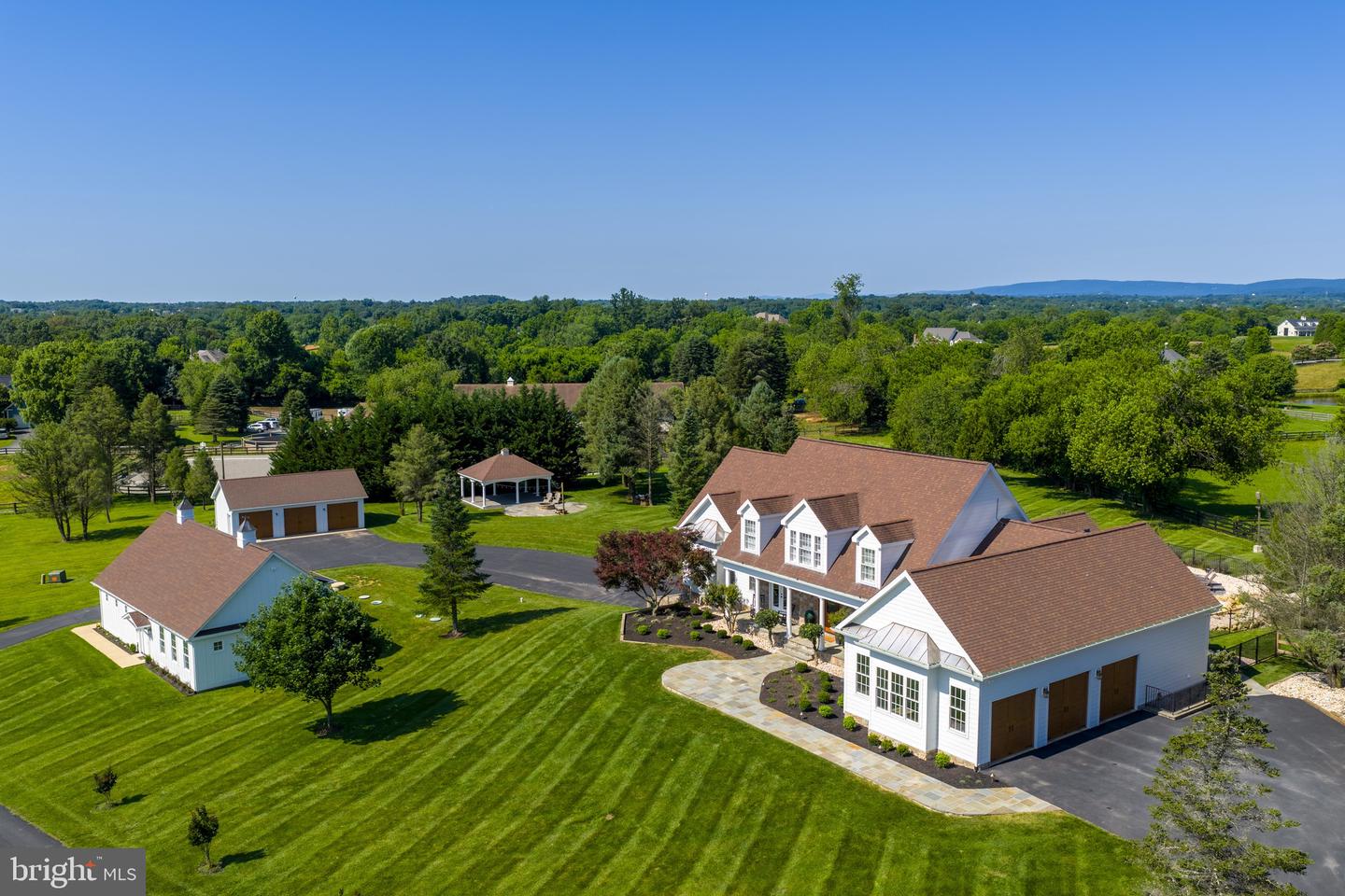 15901 HAMPTON RD, HAMILTON, Virginia 20158, 4 Bedrooms Bedrooms, ,4 BathroomsBathrooms,Residential,For sale,15901 HAMPTON RD,VALO2100136 MLS # VALO2100136