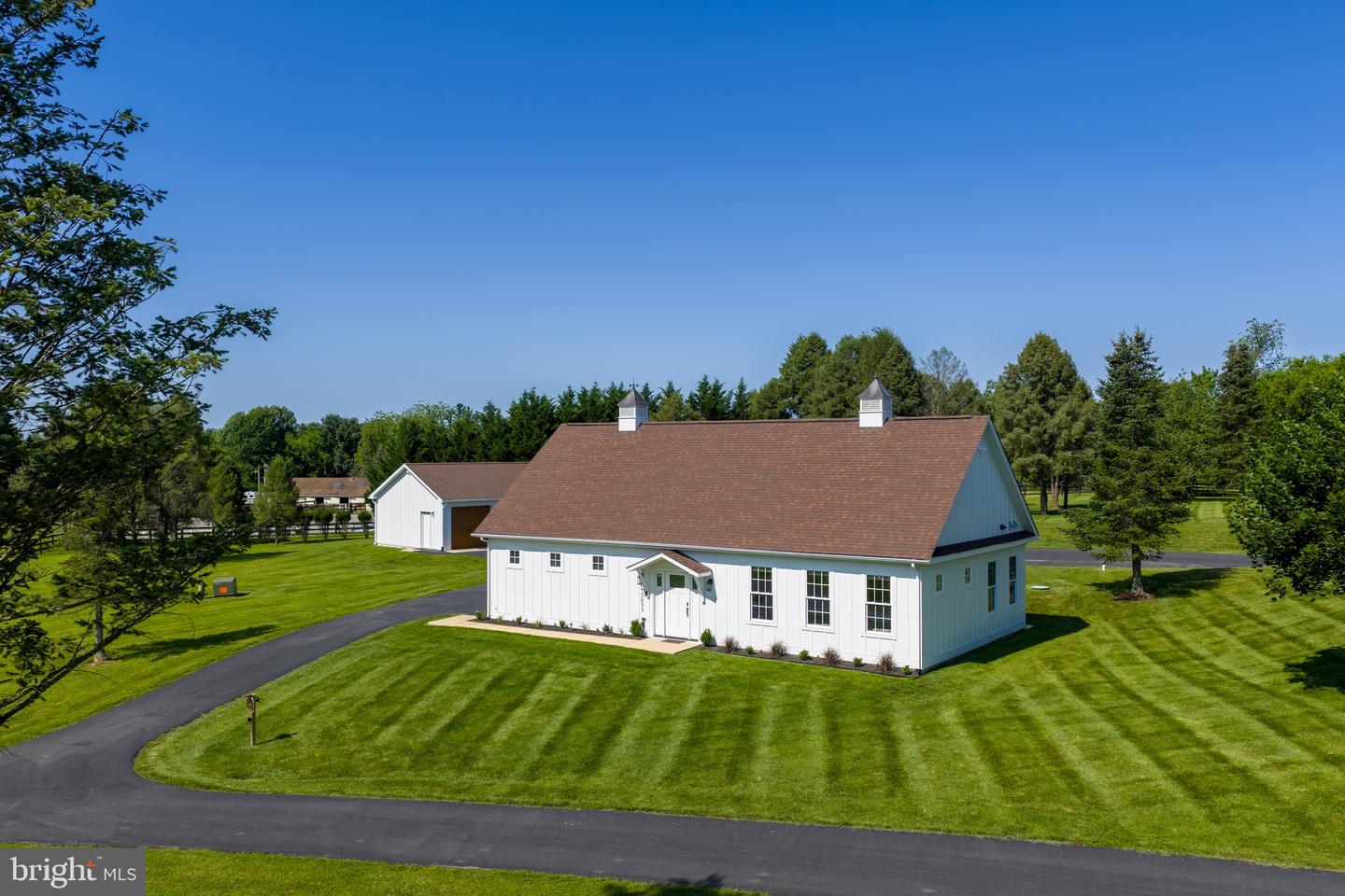 15901 HAMPTON RD, HAMILTON, Virginia 20158, 4 Bedrooms Bedrooms, ,4 BathroomsBathrooms,Residential,For sale,15901 HAMPTON RD,VALO2100136 MLS # VALO2100136