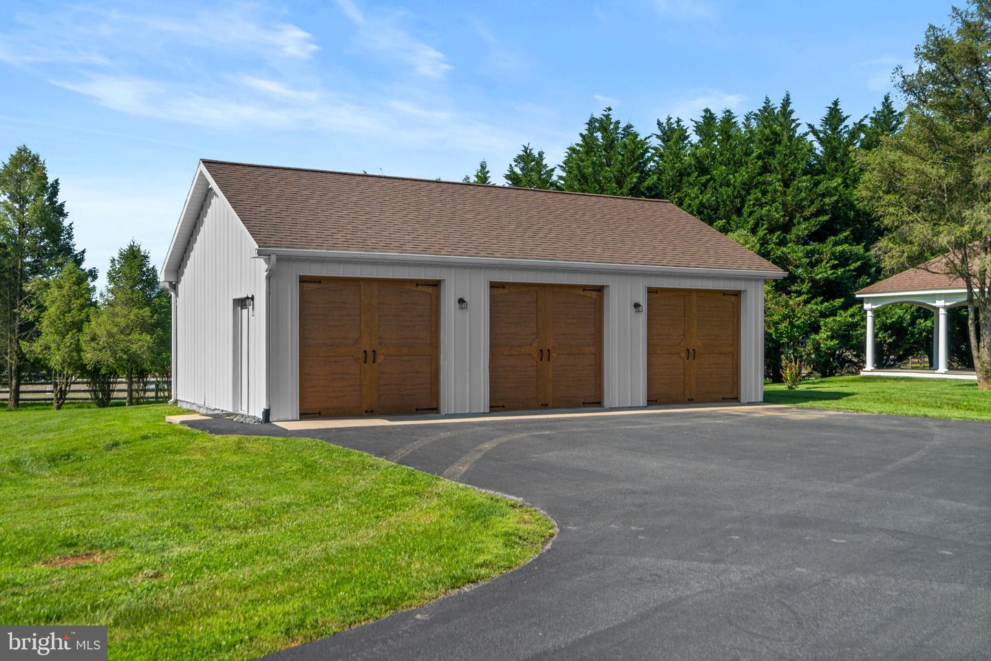 15901 HAMPTON RD, HAMILTON, Virginia 20158, 4 Bedrooms Bedrooms, ,4 BathroomsBathrooms,Residential,For sale,15901 HAMPTON RD,VALO2100136 MLS # VALO2100136