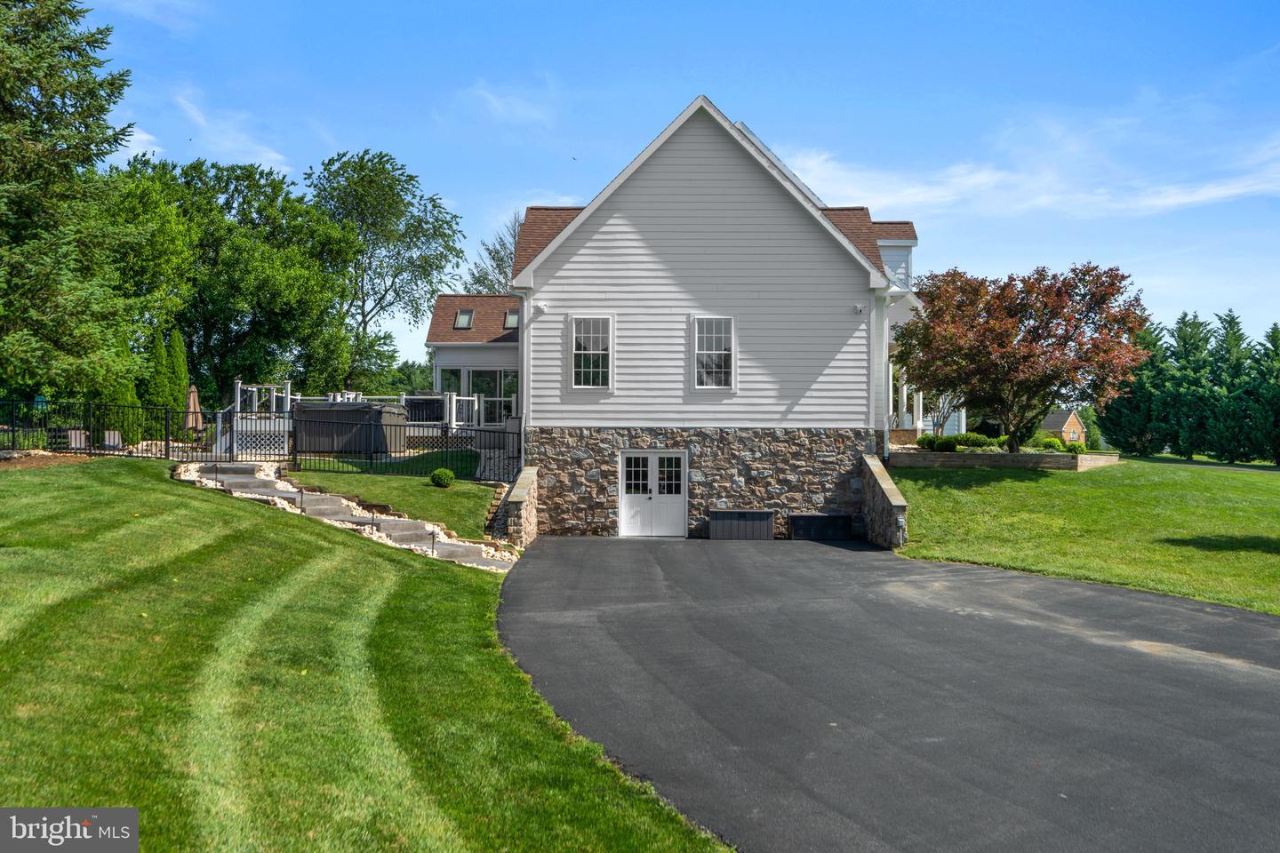 15901 HAMPTON RD, HAMILTON, Virginia 20158, 4 Bedrooms Bedrooms, ,4 BathroomsBathrooms,Residential,For sale,15901 HAMPTON RD,VALO2100136 MLS # VALO2100136