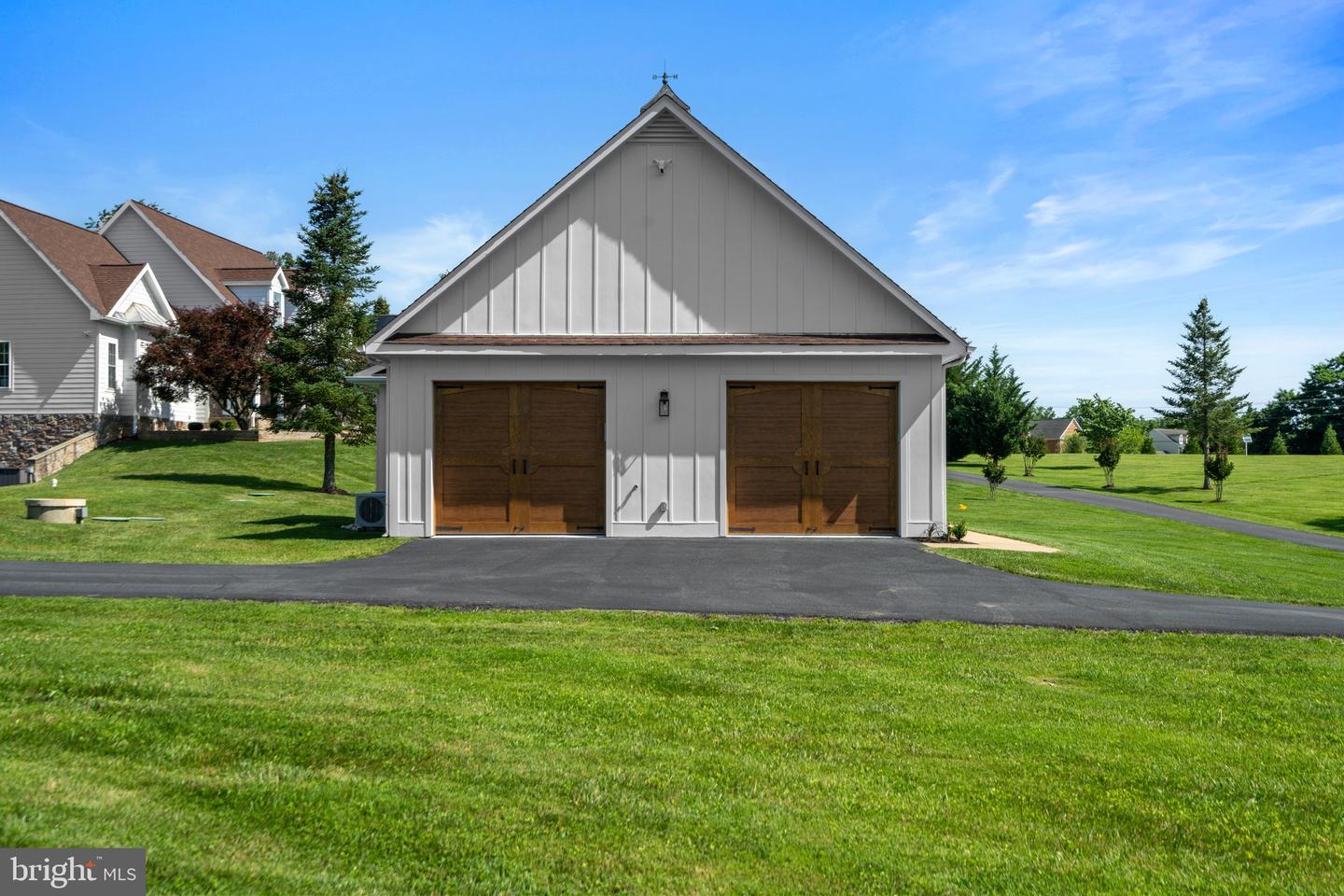 15901 HAMPTON RD, HAMILTON, Virginia 20158, 4 Bedrooms Bedrooms, ,4 BathroomsBathrooms,Residential,For sale,15901 HAMPTON RD,VALO2100136 MLS # VALO2100136