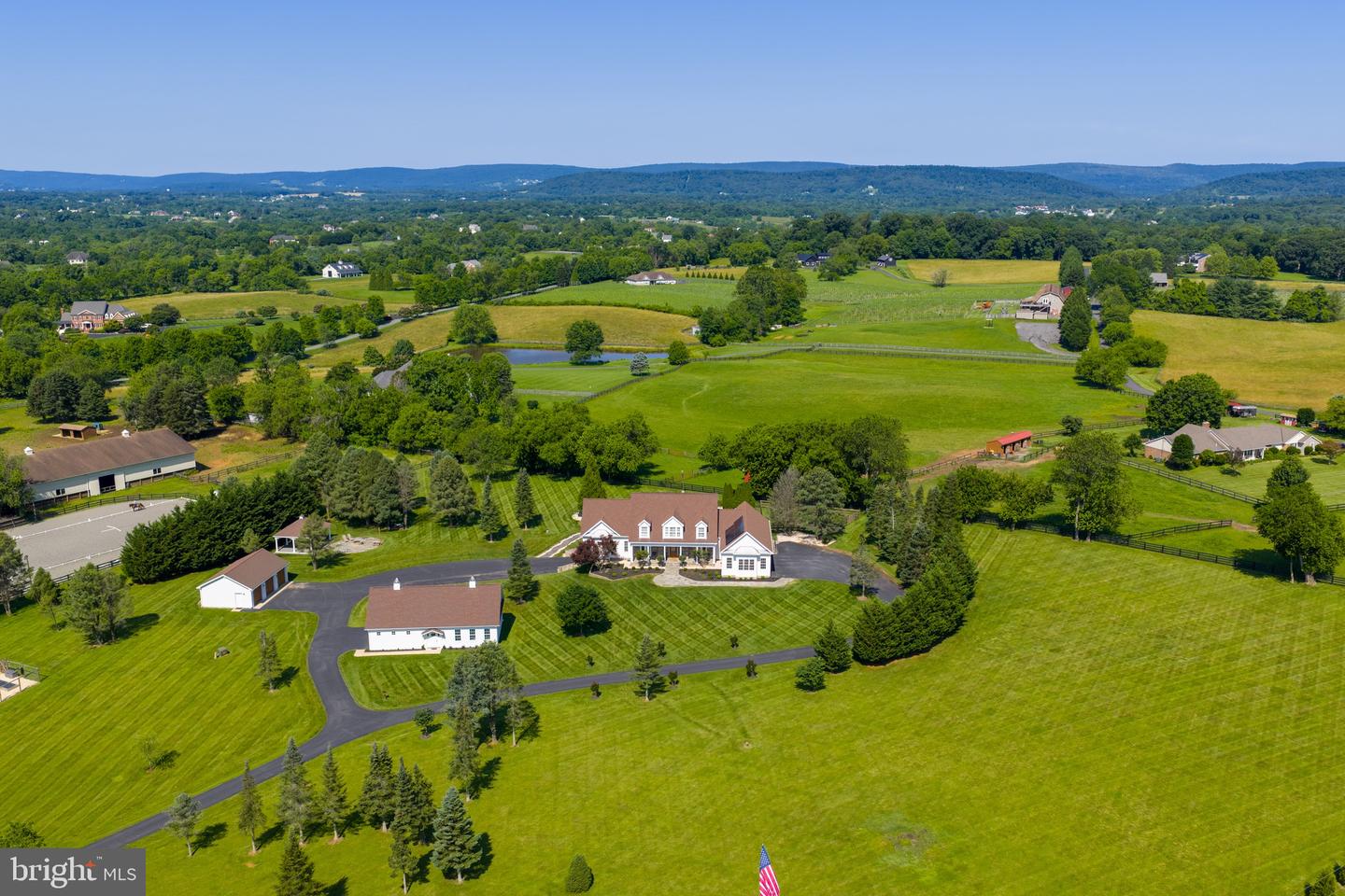 15901 HAMPTON RD, HAMILTON, Virginia 20158, 4 Bedrooms Bedrooms, ,4 BathroomsBathrooms,Residential,For sale,15901 HAMPTON RD,VALO2100136 MLS # VALO2100136