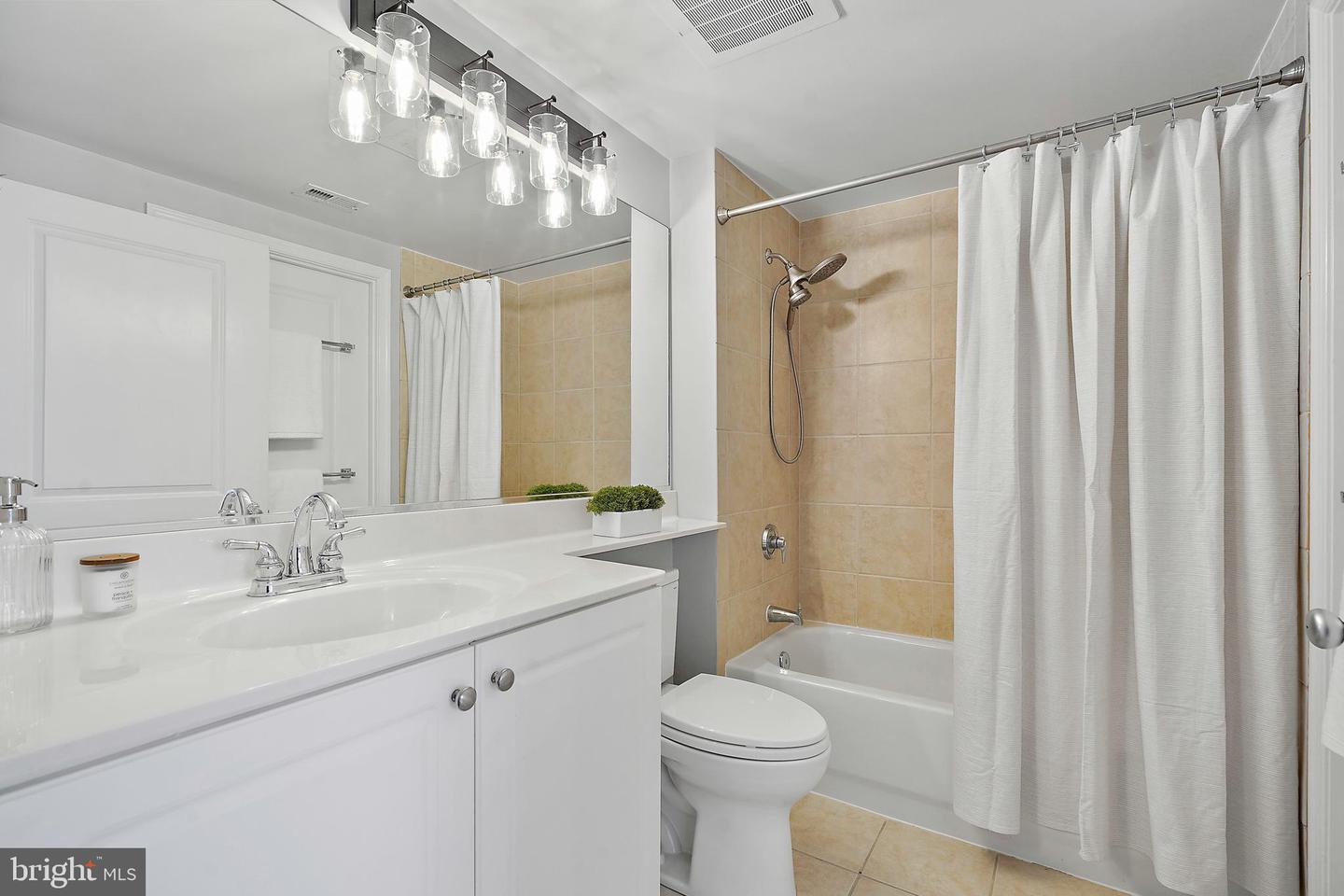 851 N GLEBE RD #1304, ARLINGTON, Virginia 22203, 2 Bedrooms Bedrooms, ,2 BathroomsBathrooms,Residential,For sale,851 N GLEBE RD #1304,VAAR2059630 MLS # VAAR2059630