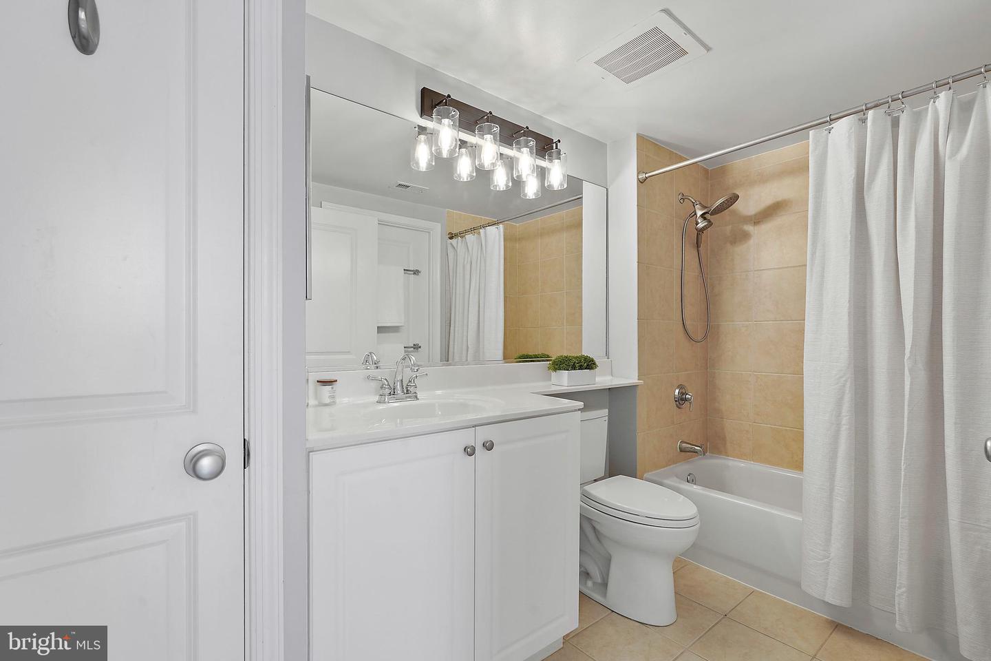 851 N GLEBE RD #1304, ARLINGTON, Virginia 22203, 2 Bedrooms Bedrooms, ,2 BathroomsBathrooms,Residential,For sale,851 N GLEBE RD #1304,VAAR2059630 MLS # VAAR2059630