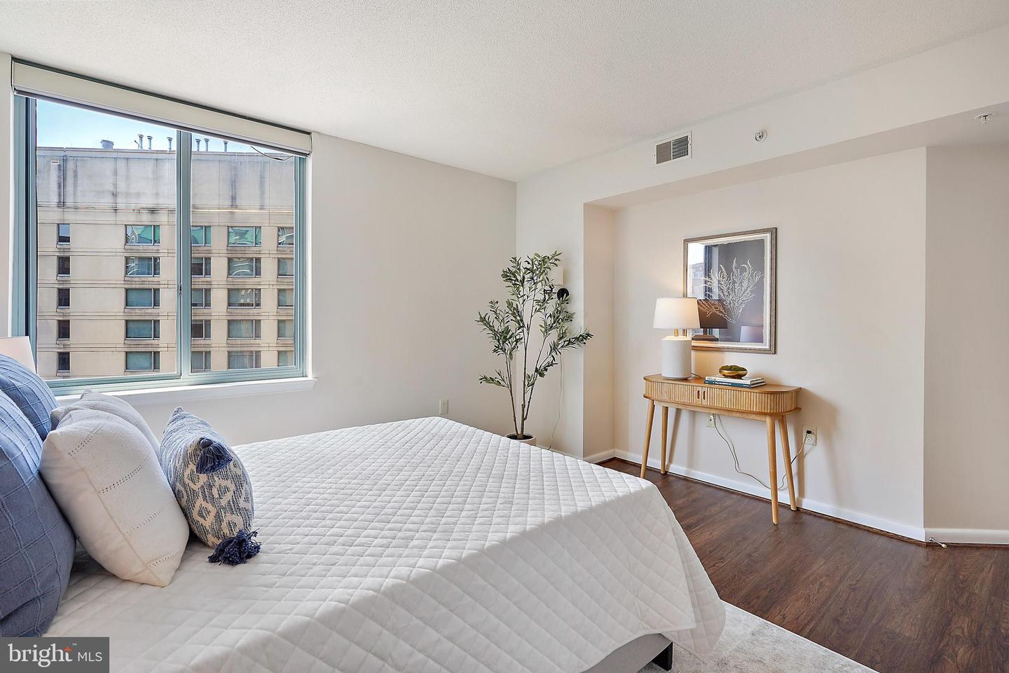 851 N GLEBE RD #1304, ARLINGTON, Virginia 22203, 2 Bedrooms Bedrooms, ,2 BathroomsBathrooms,Residential,For sale,851 N GLEBE RD #1304,VAAR2059630 MLS # VAAR2059630