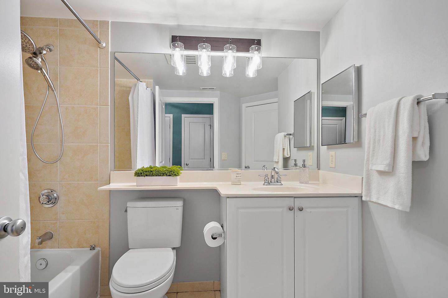 851 N GLEBE RD #1304, ARLINGTON, Virginia 22203, 2 Bedrooms Bedrooms, ,2 BathroomsBathrooms,Residential,For sale,851 N GLEBE RD #1304,VAAR2059630 MLS # VAAR2059630