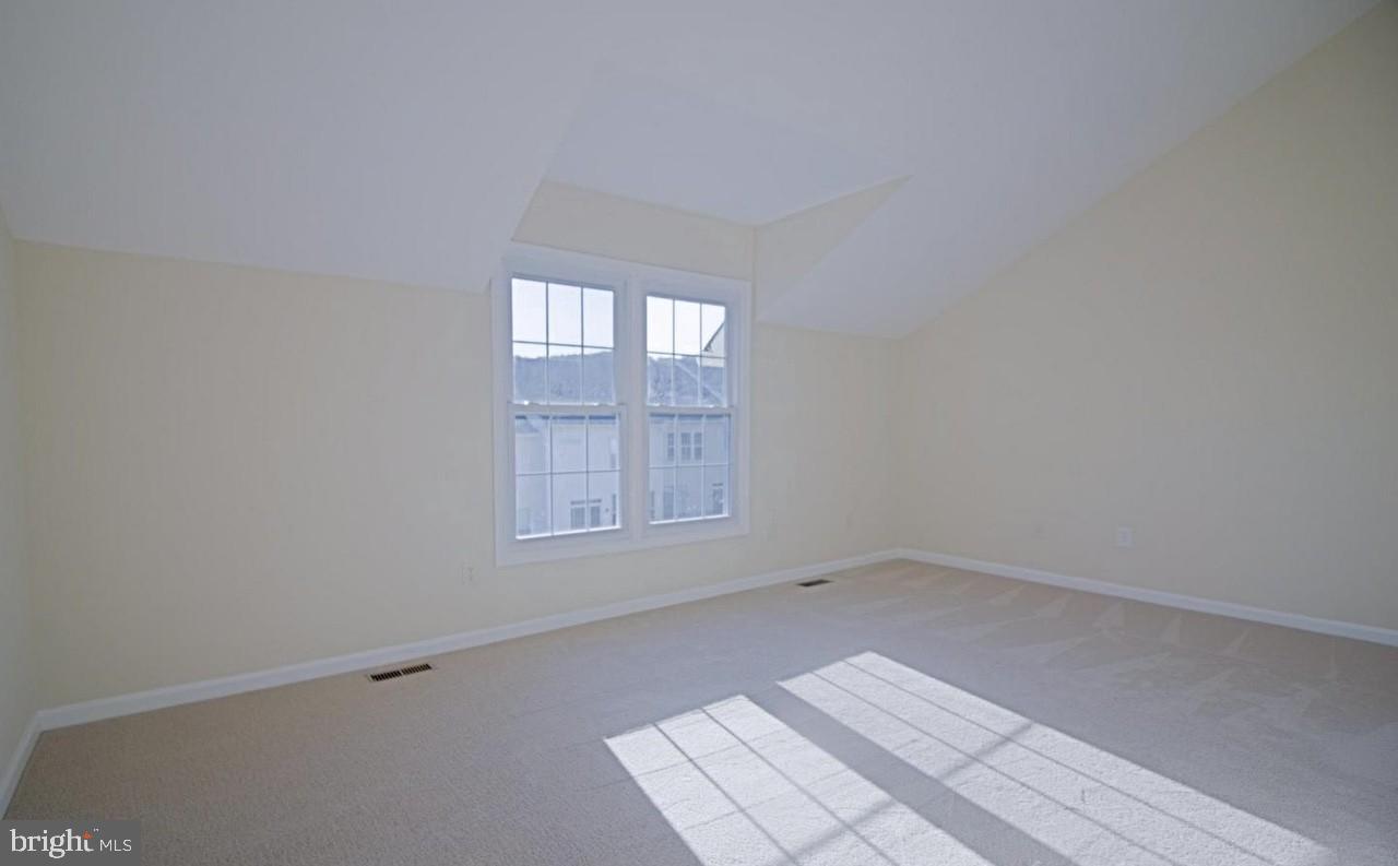 111 RIVER RD, OCCOQUAN, Virginia 22125, 4 Bedrooms Bedrooms, ,3 BathroomsBathrooms,Residential,For sale,111 RIVER RD,VAPW2097654 MLS # VAPW2097654