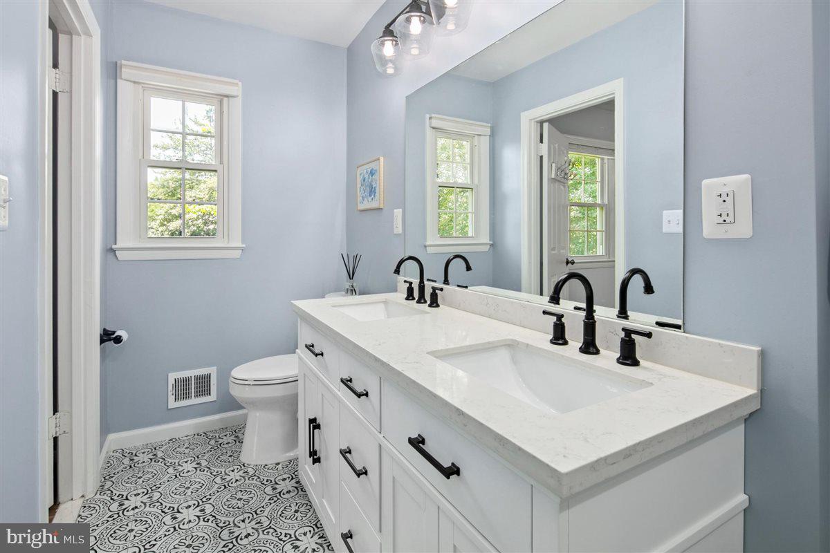 2411 CAVENDISH DR, ALEXANDRIA, Virginia 22308, 3 Bedrooms Bedrooms, ,2 BathroomsBathrooms,Residential,For sale,2411 CAVENDISH DR,VAFX2249508 MLS # VAFX2249508
