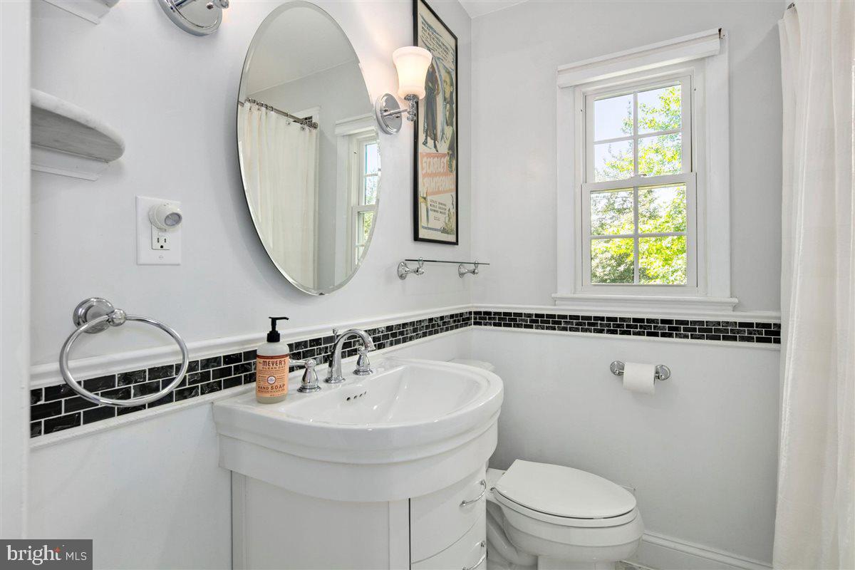 2411 CAVENDISH DR, ALEXANDRIA, Virginia 22308, 3 Bedrooms Bedrooms, ,2 BathroomsBathrooms,Residential,For sale,2411 CAVENDISH DR,VAFX2249508 MLS # VAFX2249508