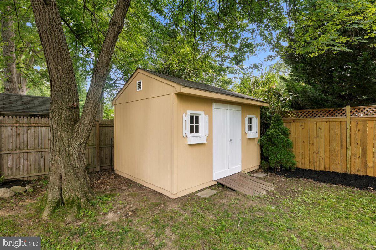 2411 CAVENDISH DR, ALEXANDRIA, Virginia 22308, 3 Bedrooms Bedrooms, ,2 BathroomsBathrooms,Residential,For sale,2411 CAVENDISH DR,VAFX2249508 MLS # VAFX2249508
