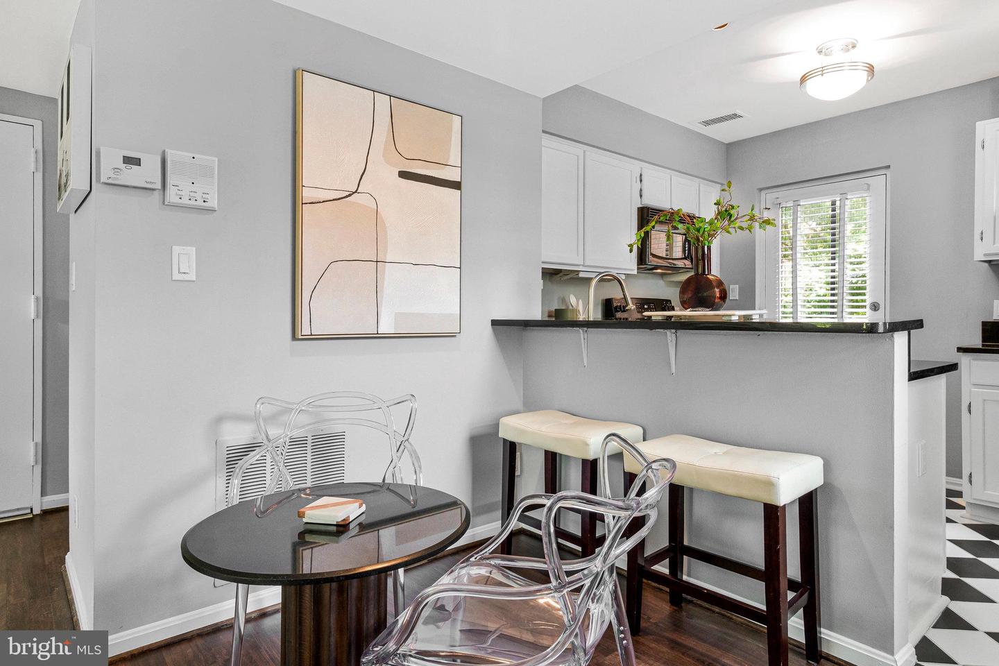 1307 E ABINGDON DR #4, ALEXANDRIA, Virginia 22314, 1 Bedroom Bedrooms, ,1 BathroomBathrooms,Residential,For sale,1307 E ABINGDON DR #4,VAAX2046858 MLS # VAAX2046858