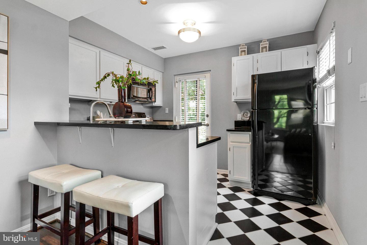 1307 E ABINGDON DR #4, ALEXANDRIA, Virginia 22314, 1 Bedroom Bedrooms, ,1 BathroomBathrooms,Residential,For sale,1307 E ABINGDON DR #4,VAAX2046858 MLS # VAAX2046858