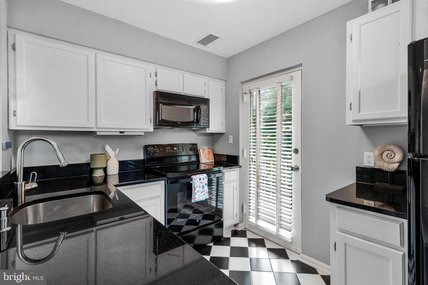 1307 E ABINGDON DR #4, ALEXANDRIA, Virginia 22314, 1 Bedroom Bedrooms, ,1 BathroomBathrooms,Residential,For sale,1307 E ABINGDON DR #4,VAAX2046858 MLS # VAAX2046858