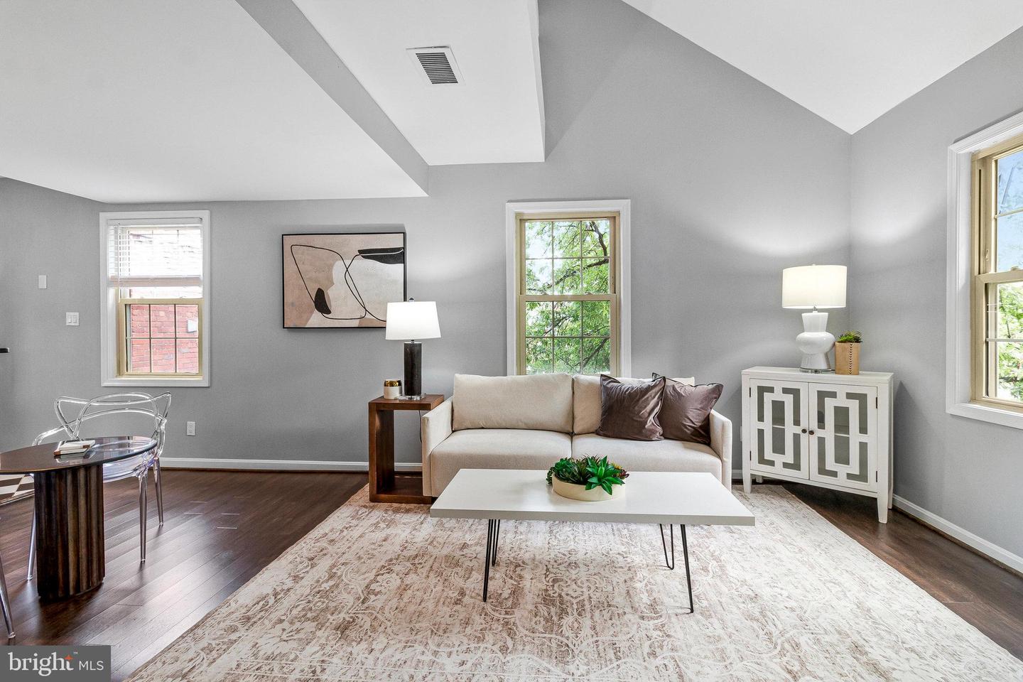 1307 E ABINGDON DR #4, ALEXANDRIA, Virginia 22314, 1 Bedroom Bedrooms, ,1 BathroomBathrooms,Residential,For sale,1307 E ABINGDON DR #4,VAAX2046858 MLS # VAAX2046858