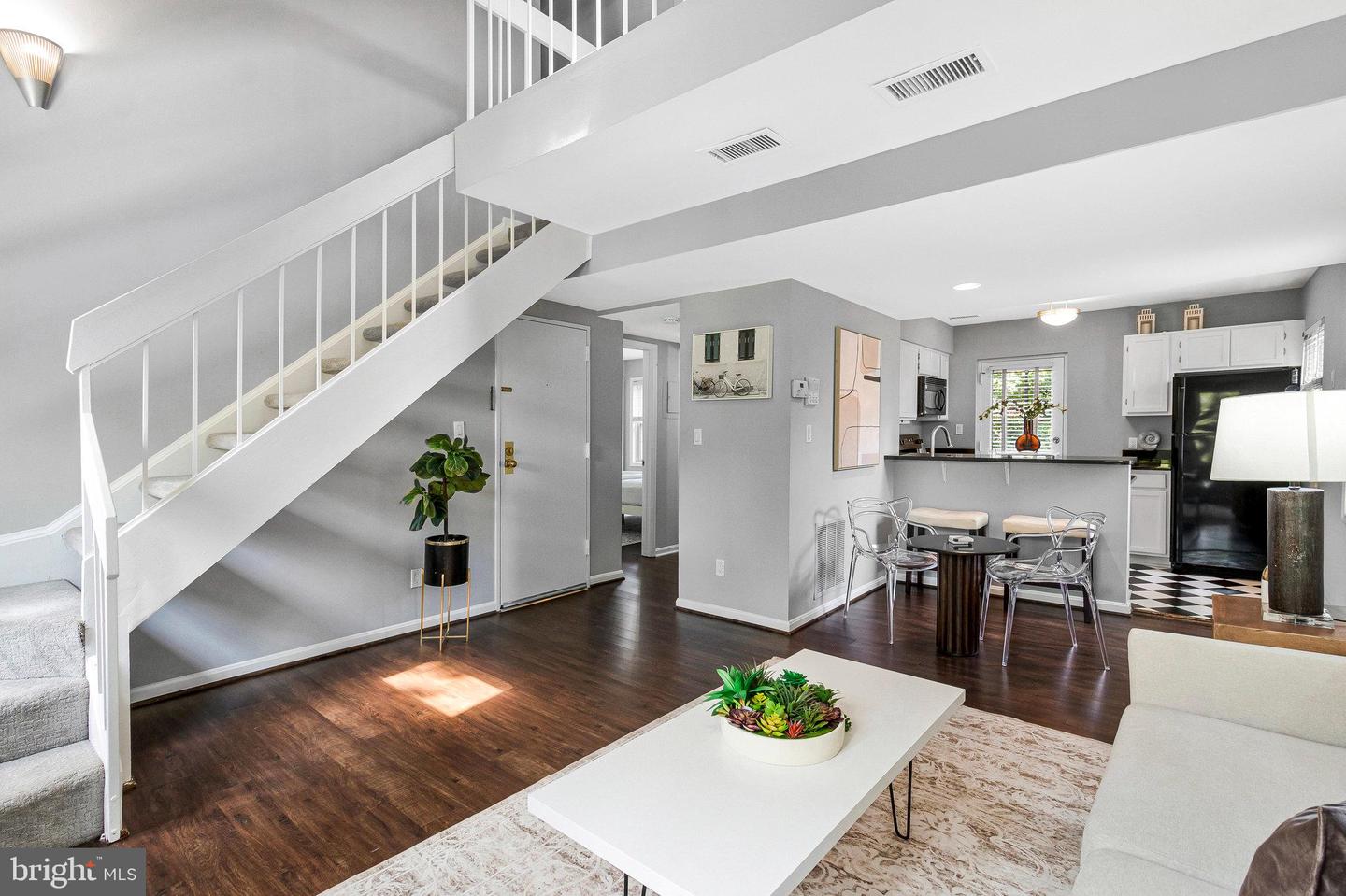 1307 E ABINGDON DR #4, ALEXANDRIA, Virginia 22314, 1 Bedroom Bedrooms, ,1 BathroomBathrooms,Residential,For sale,1307 E ABINGDON DR #4,VAAX2046858 MLS # VAAX2046858