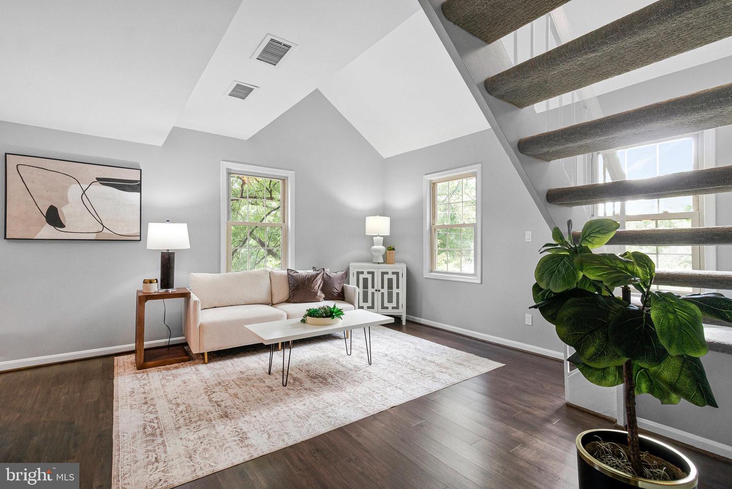 1307 E ABINGDON DR #4, ALEXANDRIA, Virginia 22314, 1 Bedroom Bedrooms, ,1 BathroomBathrooms,Residential,For sale,1307 E ABINGDON DR #4,VAAX2046858 MLS # VAAX2046858