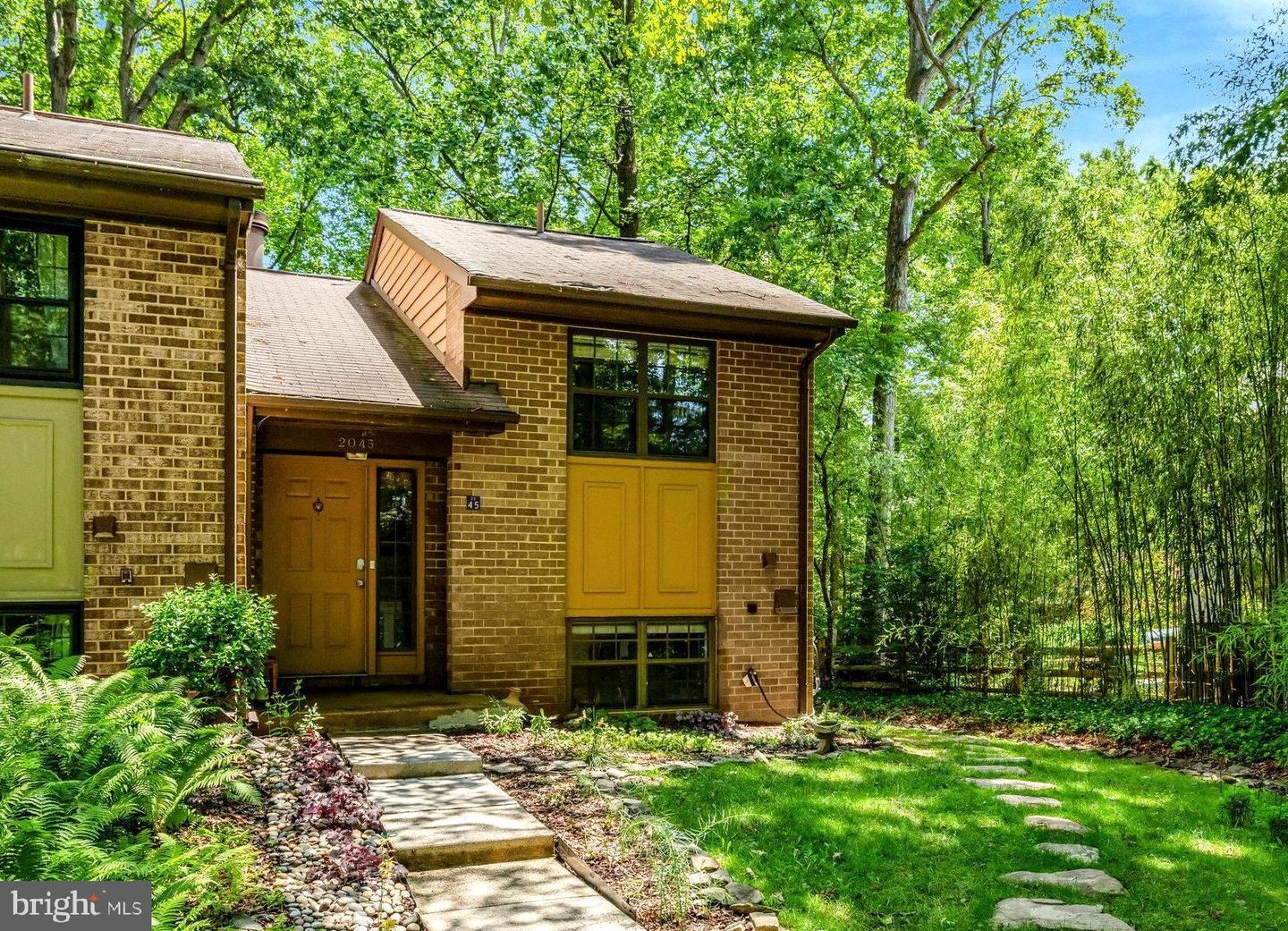2045 HEADLANDS CIR, RESTON, Virginia 20191, 2 Bedrooms Bedrooms, ,1 BathroomBathrooms,Residential,For sale,2045 HEADLANDS CIR,VAFX2249698 MLS # VAFX2249698