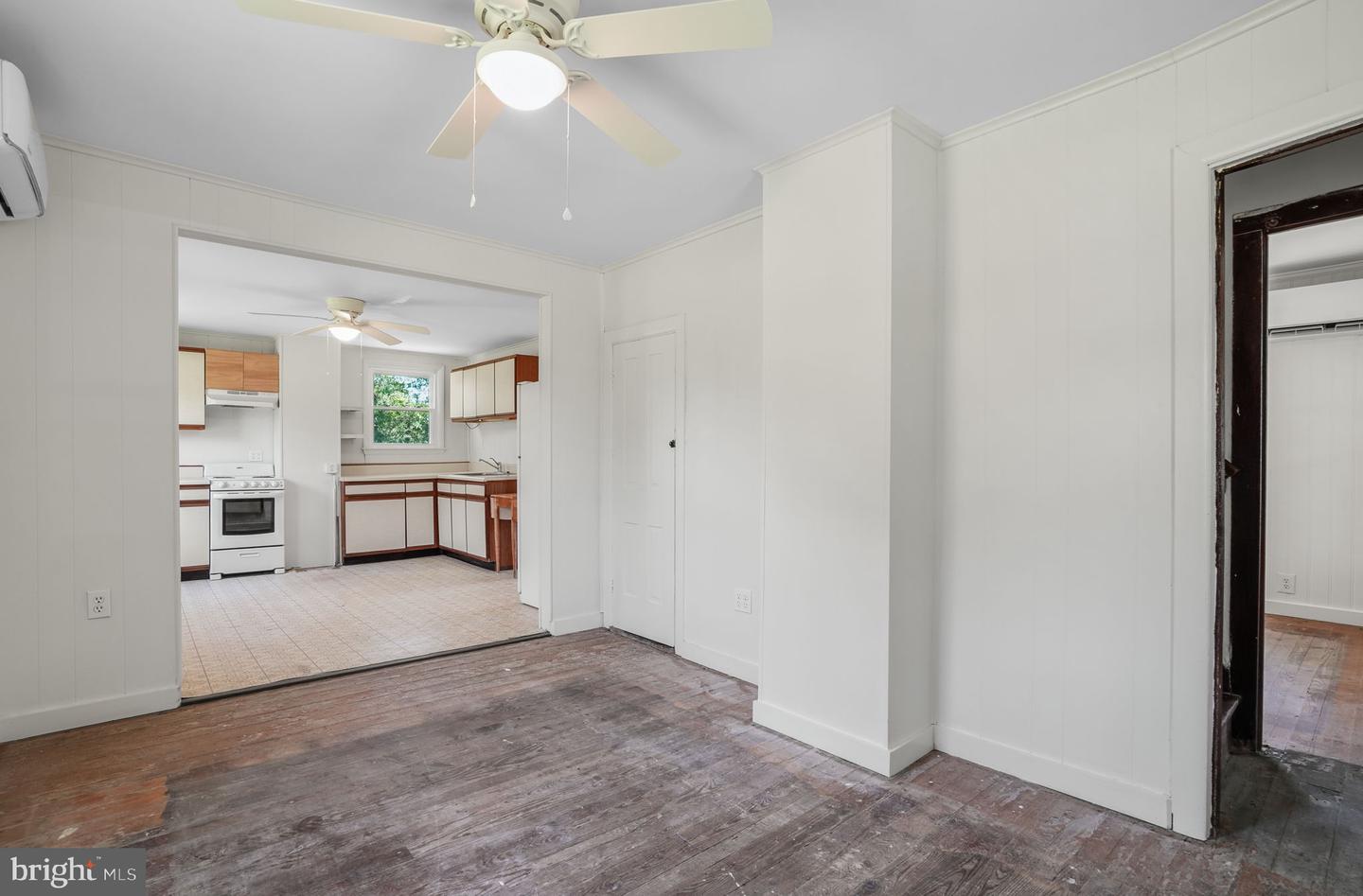 6033 LEWIS ST, CHINCOTEAGUE ISLAND, Virginia 23336, 3 Bedrooms Bedrooms, ,1 BathroomBathrooms,Residential,For sale,6033 LEWIS ST,VAAC2001972 MLS # VAAC2001972