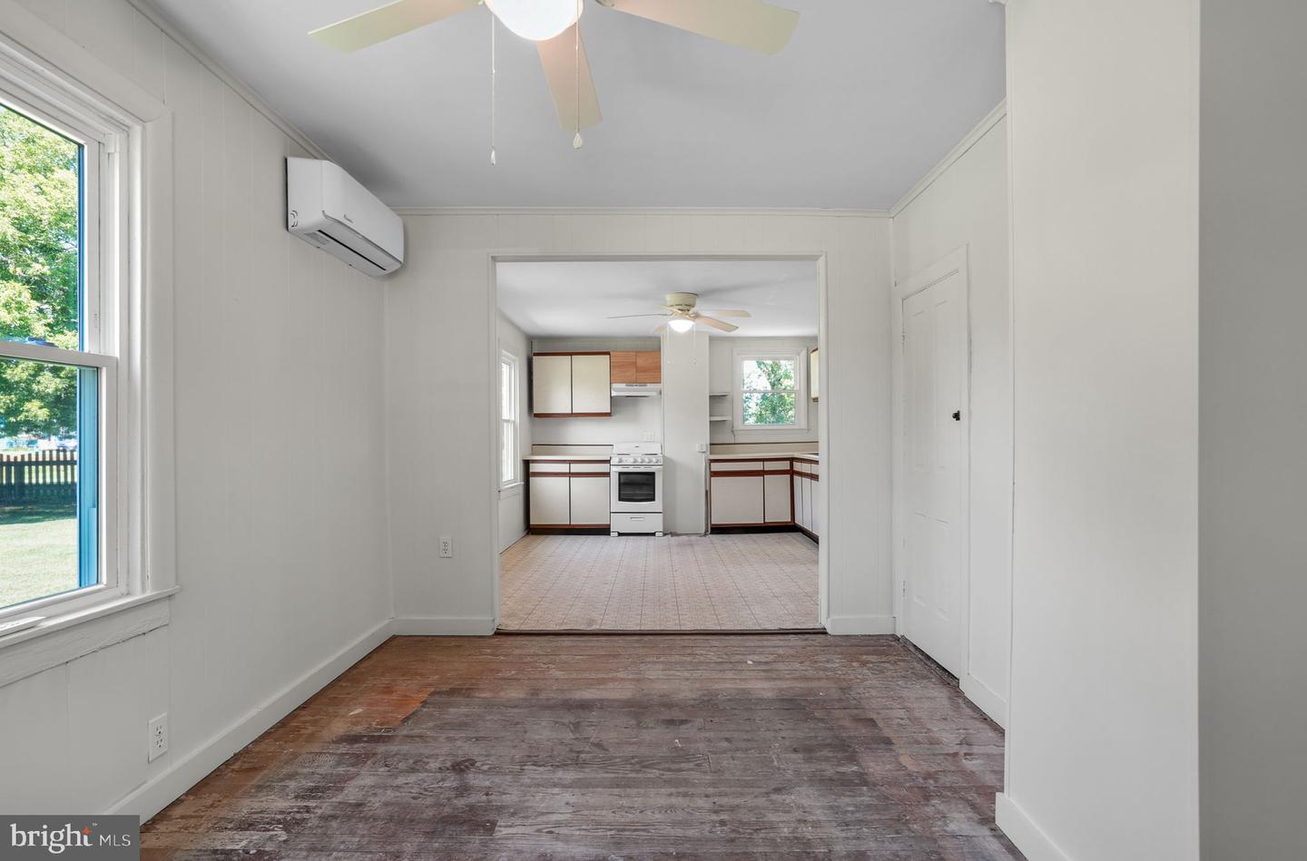 6033 LEWIS ST, CHINCOTEAGUE ISLAND, Virginia 23336, 3 Bedrooms Bedrooms, ,1 BathroomBathrooms,Residential,For sale,6033 LEWIS ST,VAAC2001972 MLS # VAAC2001972