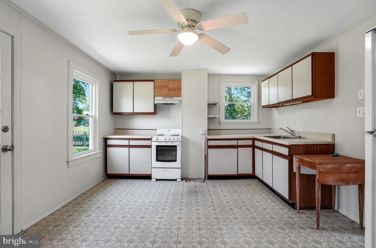 6033 LEWIS ST, CHINCOTEAGUE ISLAND, Virginia 23336, 3 Bedrooms Bedrooms, ,1 BathroomBathrooms,Residential,For sale,6033 LEWIS ST,VAAC2001972 MLS # VAAC2001972