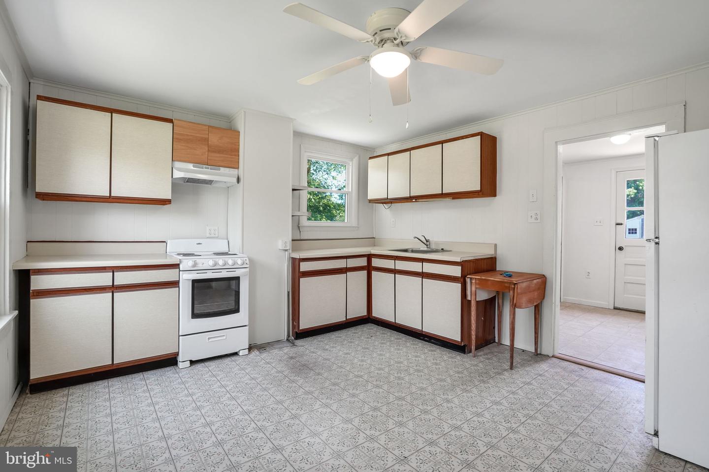 6033 LEWIS ST, CHINCOTEAGUE ISLAND, Virginia 23336, 3 Bedrooms Bedrooms, ,1 BathroomBathrooms,Residential,For sale,6033 LEWIS ST,VAAC2001972 MLS # VAAC2001972