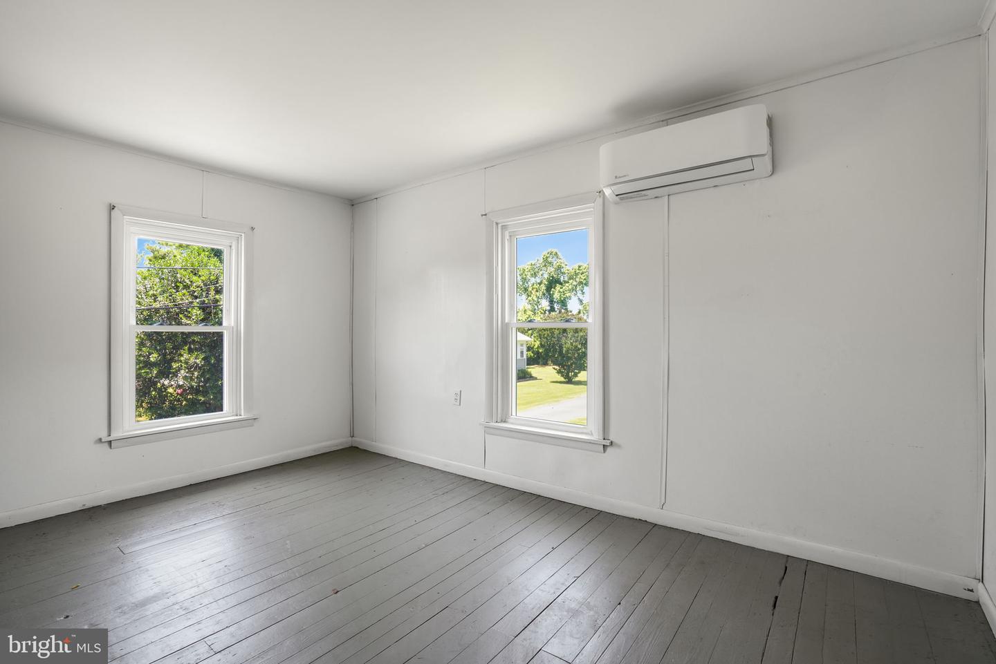 6033 LEWIS ST, CHINCOTEAGUE ISLAND, Virginia 23336, 3 Bedrooms Bedrooms, ,1 BathroomBathrooms,Residential,For sale,6033 LEWIS ST,VAAC2001972 MLS # VAAC2001972