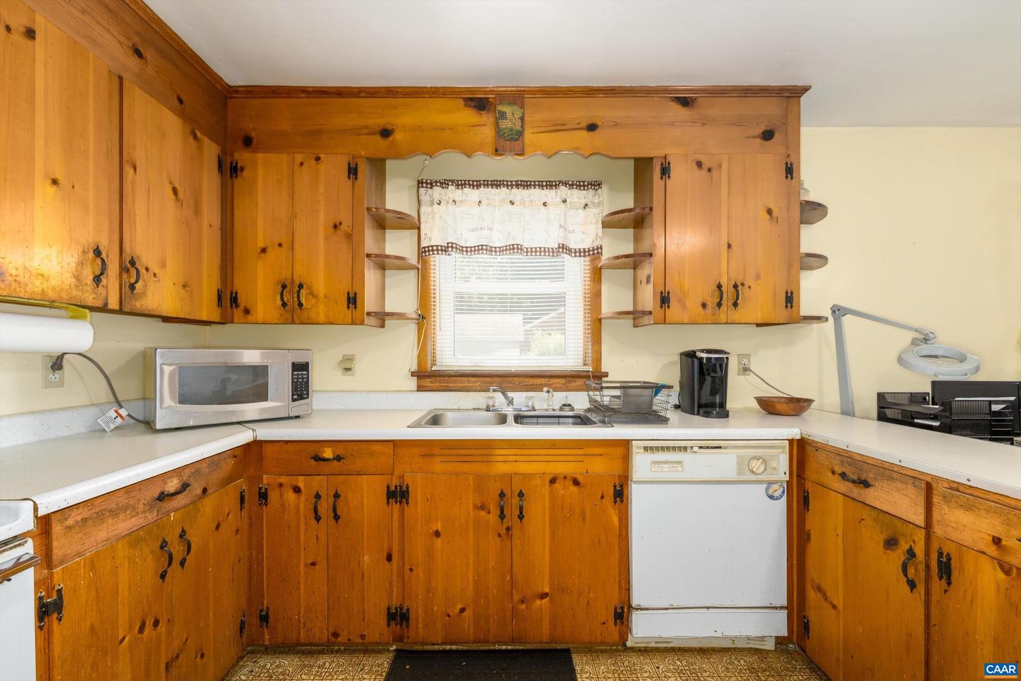 3035 SCOTTSVILLE RD, CHARLOTTESVILLE, Virginia 22902, 2 Bedrooms Bedrooms, ,2 BathroomsBathrooms,Residential,For sale,3035 SCOTTSVILLE RD,666050 MLS # 666050