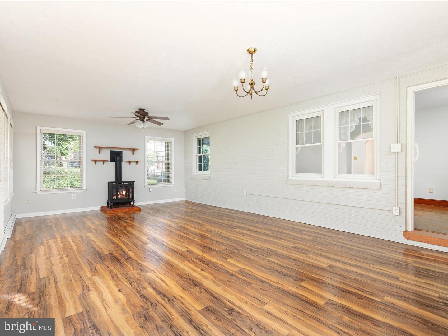 55 W DUCK ST, FRONT ROYAL, Virginia 22630, 3 Bedrooms Bedrooms, ,2 BathroomsBathrooms,Residential,For sale,55 W DUCK ST,VAWR2011562 MLS # VAWR2011562