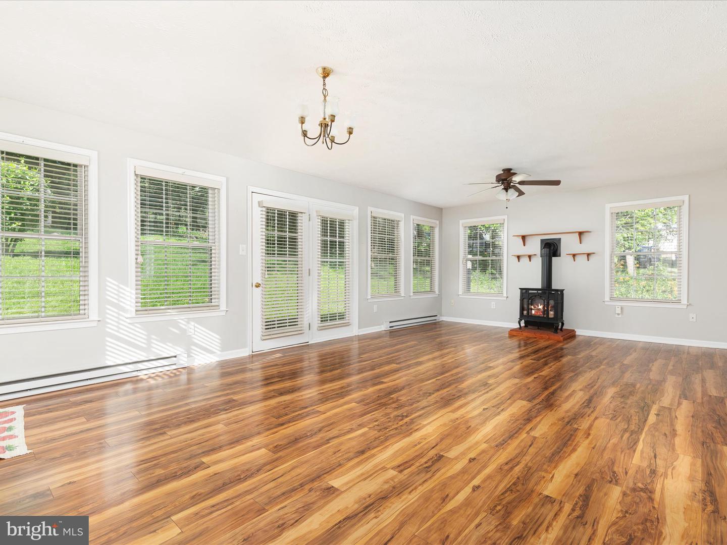 55 W DUCK ST, FRONT ROYAL, Virginia 22630, 3 Bedrooms Bedrooms, ,2 BathroomsBathrooms,Residential,For sale,55 W DUCK ST,VAWR2011562 MLS # VAWR2011562