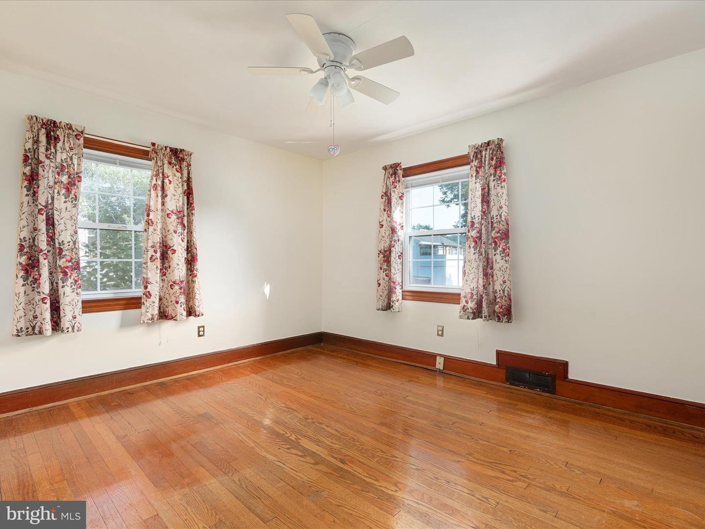 55 W DUCK ST, FRONT ROYAL, Virginia 22630, 3 Bedrooms Bedrooms, ,2 BathroomsBathrooms,Residential,For sale,55 W DUCK ST,VAWR2011562 MLS # VAWR2011562