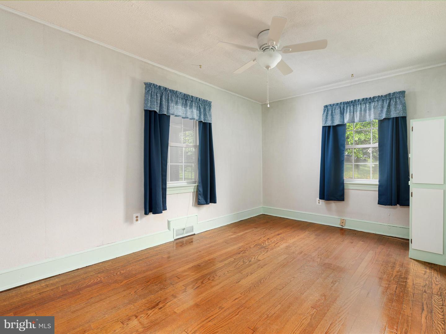 55 W DUCK ST, FRONT ROYAL, Virginia 22630, 3 Bedrooms Bedrooms, ,2 BathroomsBathrooms,Residential,For sale,55 W DUCK ST,VAWR2011562 MLS # VAWR2011562