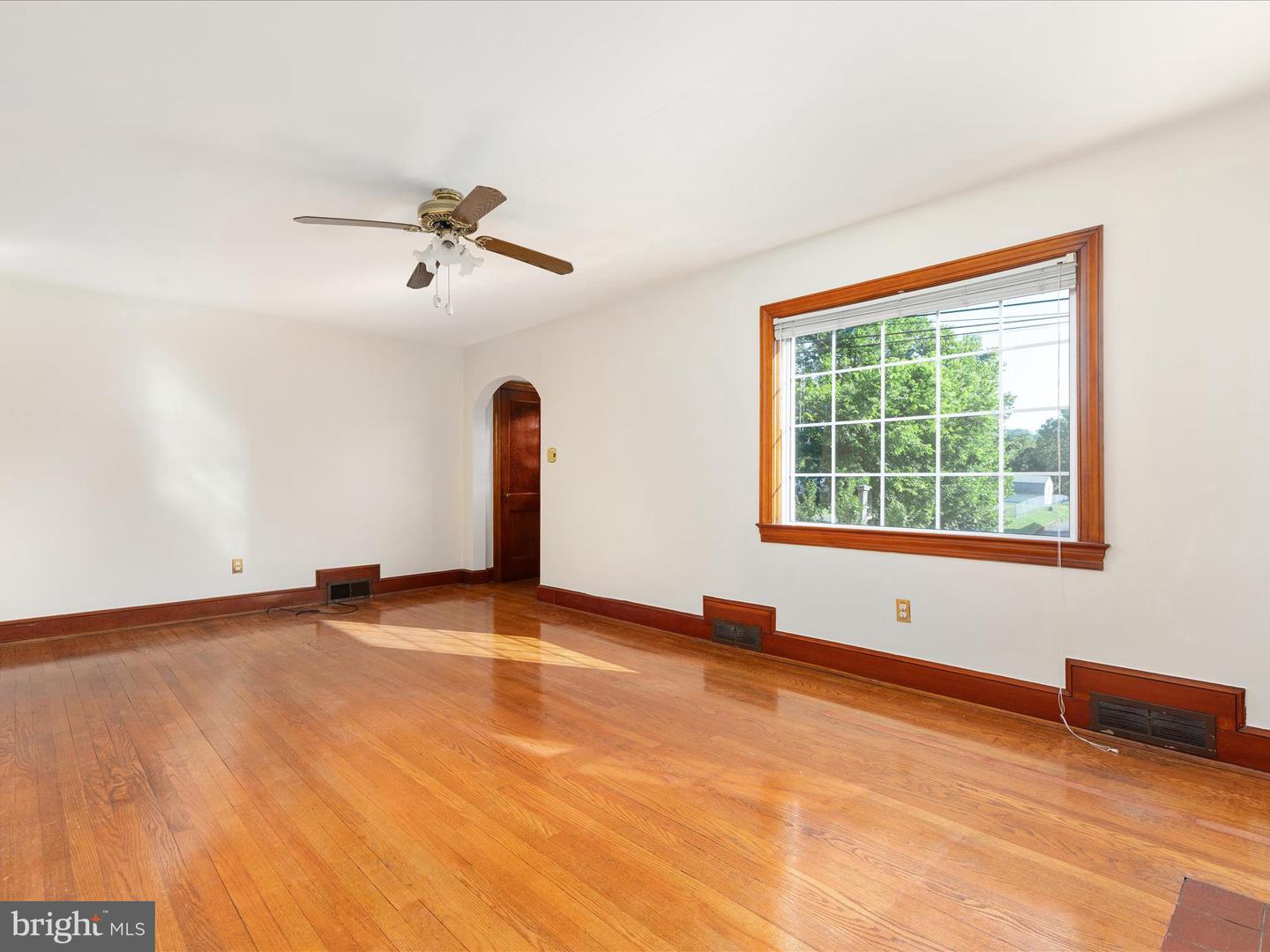 55 W DUCK ST, FRONT ROYAL, Virginia 22630, 3 Bedrooms Bedrooms, ,2 BathroomsBathrooms,Residential,For sale,55 W DUCK ST,VAWR2011562 MLS # VAWR2011562