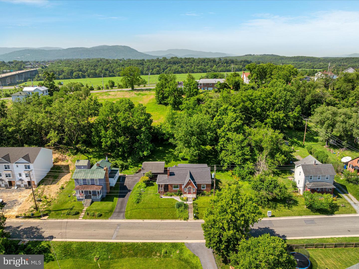 55 W DUCK ST, FRONT ROYAL, Virginia 22630, 3 Bedrooms Bedrooms, ,2 BathroomsBathrooms,Residential,For sale,55 W DUCK ST,VAWR2011562 MLS # VAWR2011562