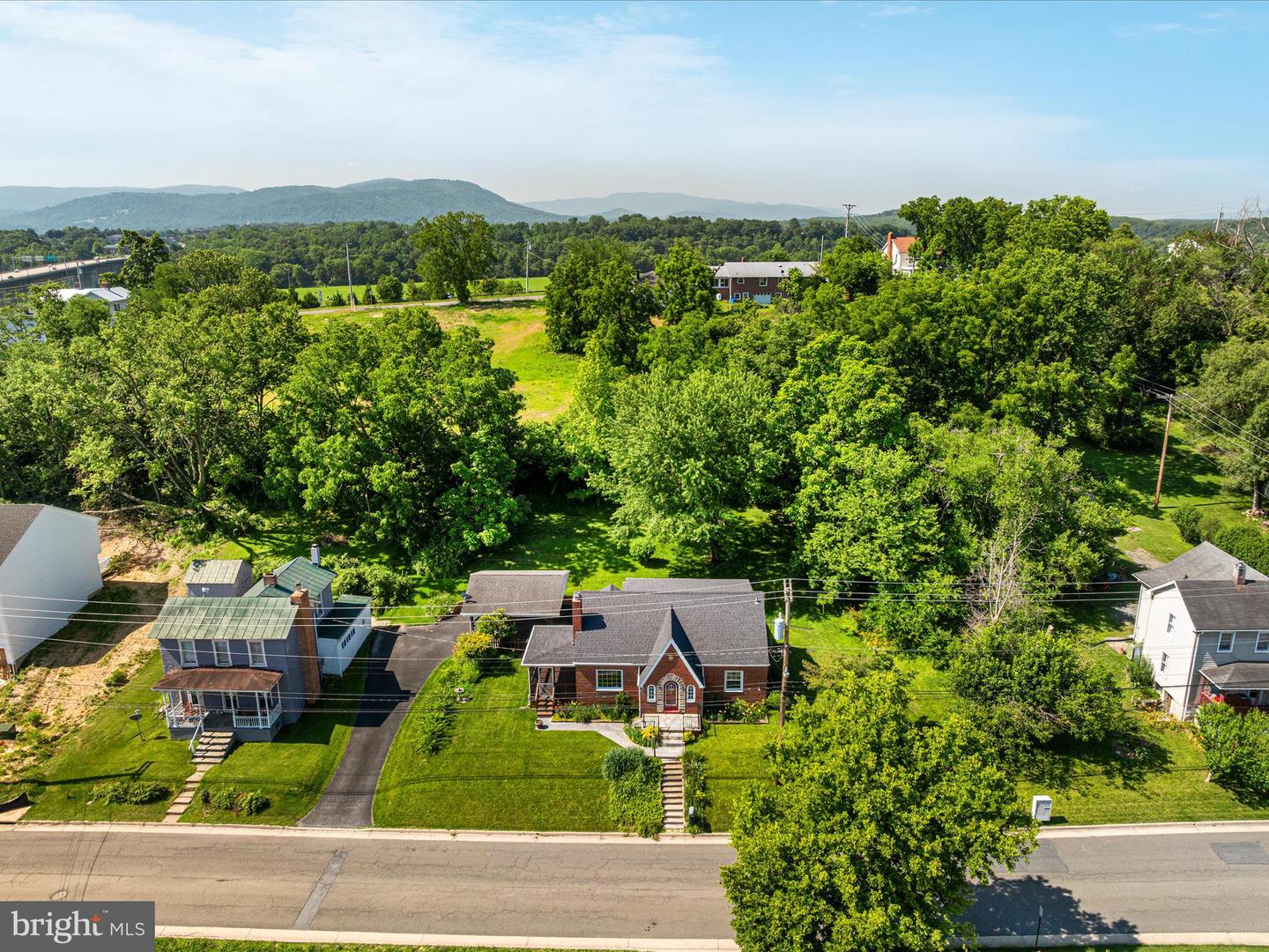 55 W DUCK ST, FRONT ROYAL, Virginia 22630, 3 Bedrooms Bedrooms, ,2 BathroomsBathrooms,Residential,For sale,55 W DUCK ST,VAWR2011562 MLS # VAWR2011562