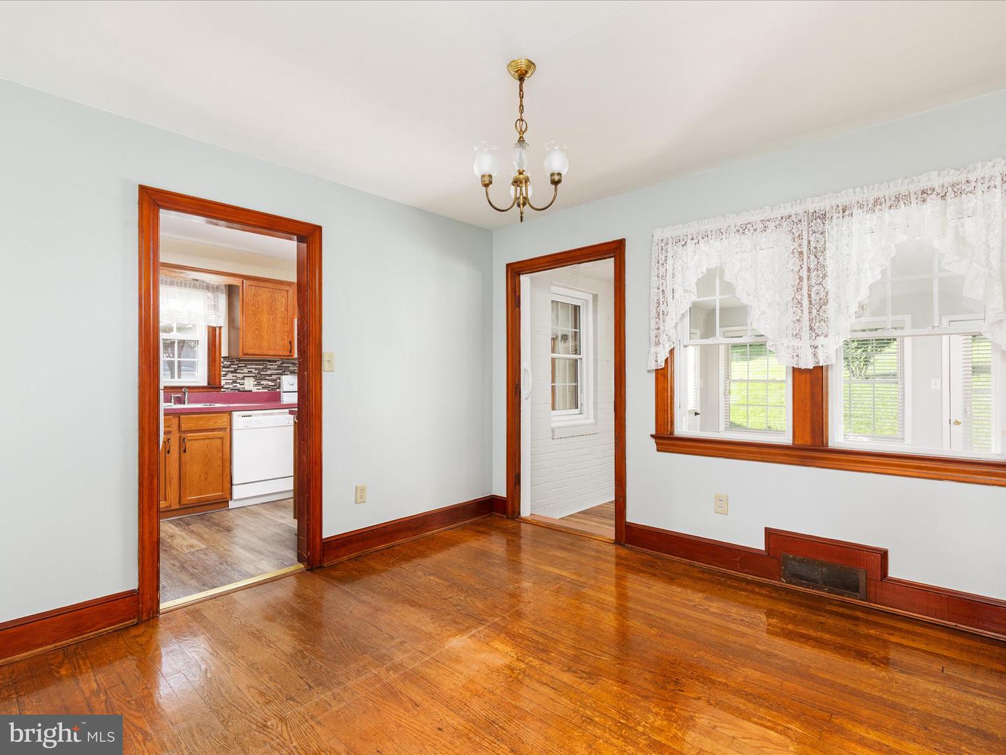 55 W DUCK ST, FRONT ROYAL, Virginia 22630, 3 Bedrooms Bedrooms, ,2 BathroomsBathrooms,Residential,For sale,55 W DUCK ST,VAWR2011562 MLS # VAWR2011562