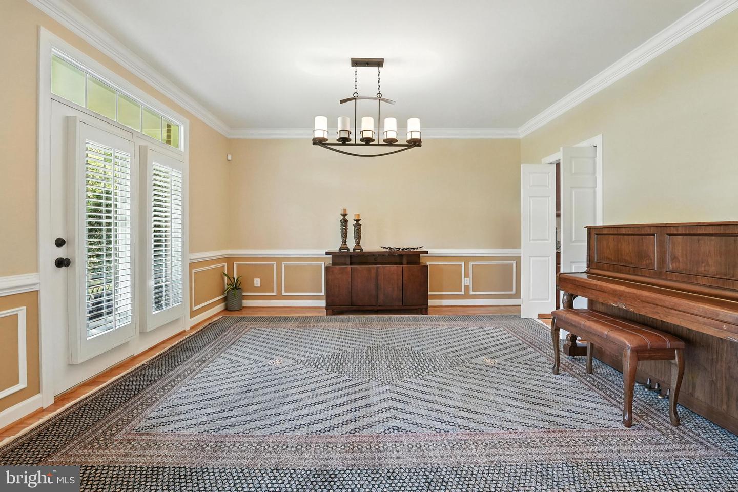 5611 EDGEMONT DR, ALEXANDRIA, Virginia 22310, 6 Bedrooms Bedrooms, ,4 BathroomsBathrooms,Residential,For sale,5611 EDGEMONT DR,VAFX2250464 MLS # VAFX2250464
