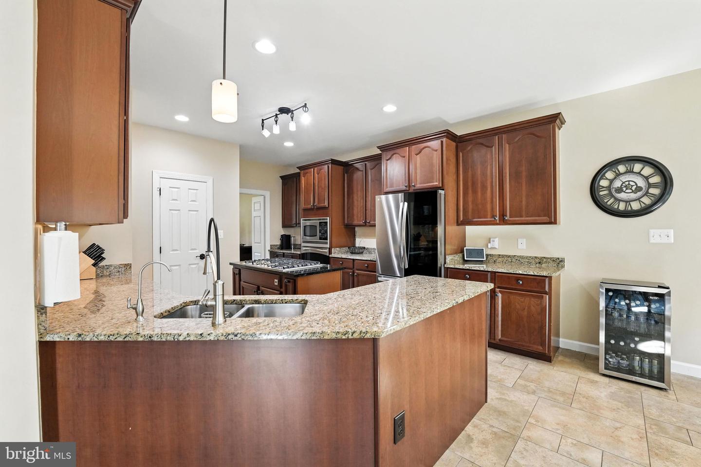 5611 EDGEMONT DR, ALEXANDRIA, Virginia 22310, 6 Bedrooms Bedrooms, ,4 BathroomsBathrooms,Residential,For sale,5611 EDGEMONT DR,VAFX2250464 MLS # VAFX2250464