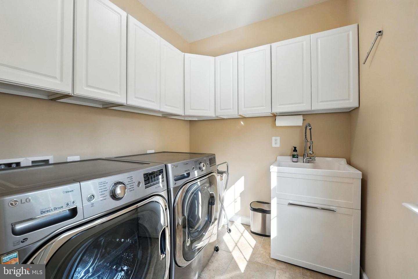 5611 EDGEMONT DR, ALEXANDRIA, Virginia 22310, 6 Bedrooms Bedrooms, ,4 BathroomsBathrooms,Residential,For sale,5611 EDGEMONT DR,VAFX2250464 MLS # VAFX2250464
