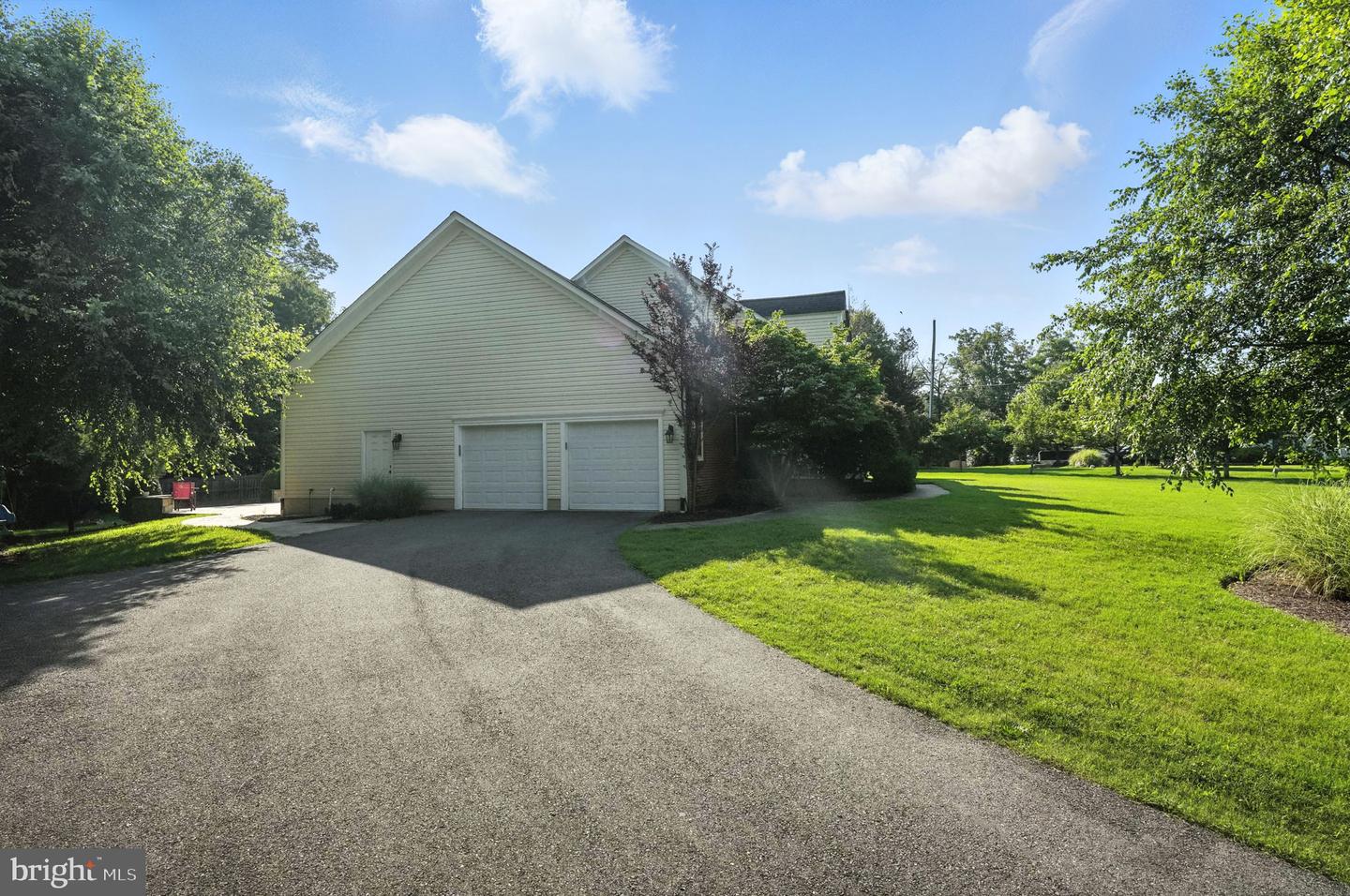 5611 EDGEMONT DR, ALEXANDRIA, Virginia 22310, 6 Bedrooms Bedrooms, ,4 BathroomsBathrooms,Residential,For sale,5611 EDGEMONT DR,VAFX2250464 MLS # VAFX2250464